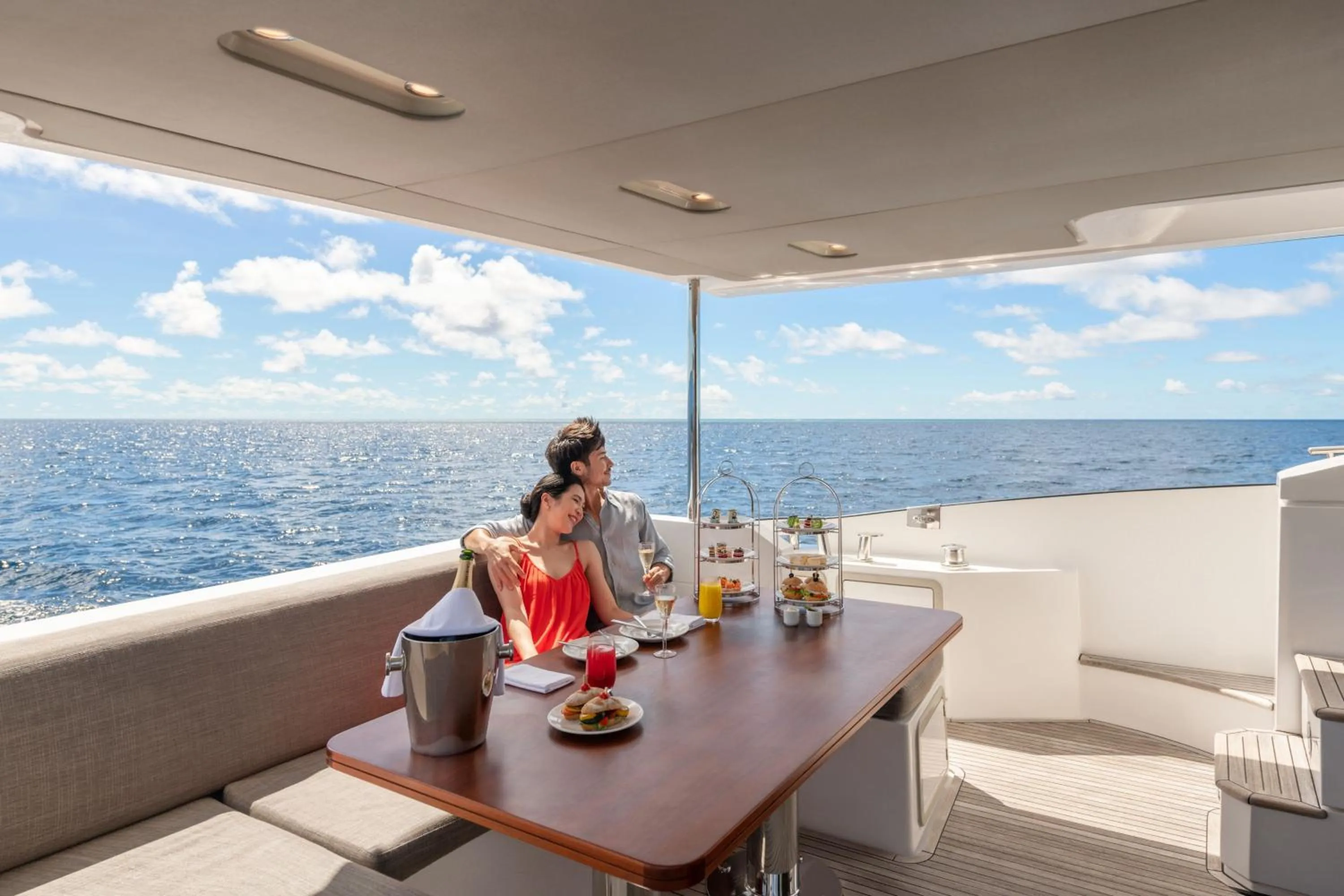 Restaurant/places to eat in The St. Regis Maldives Vommuli Resort