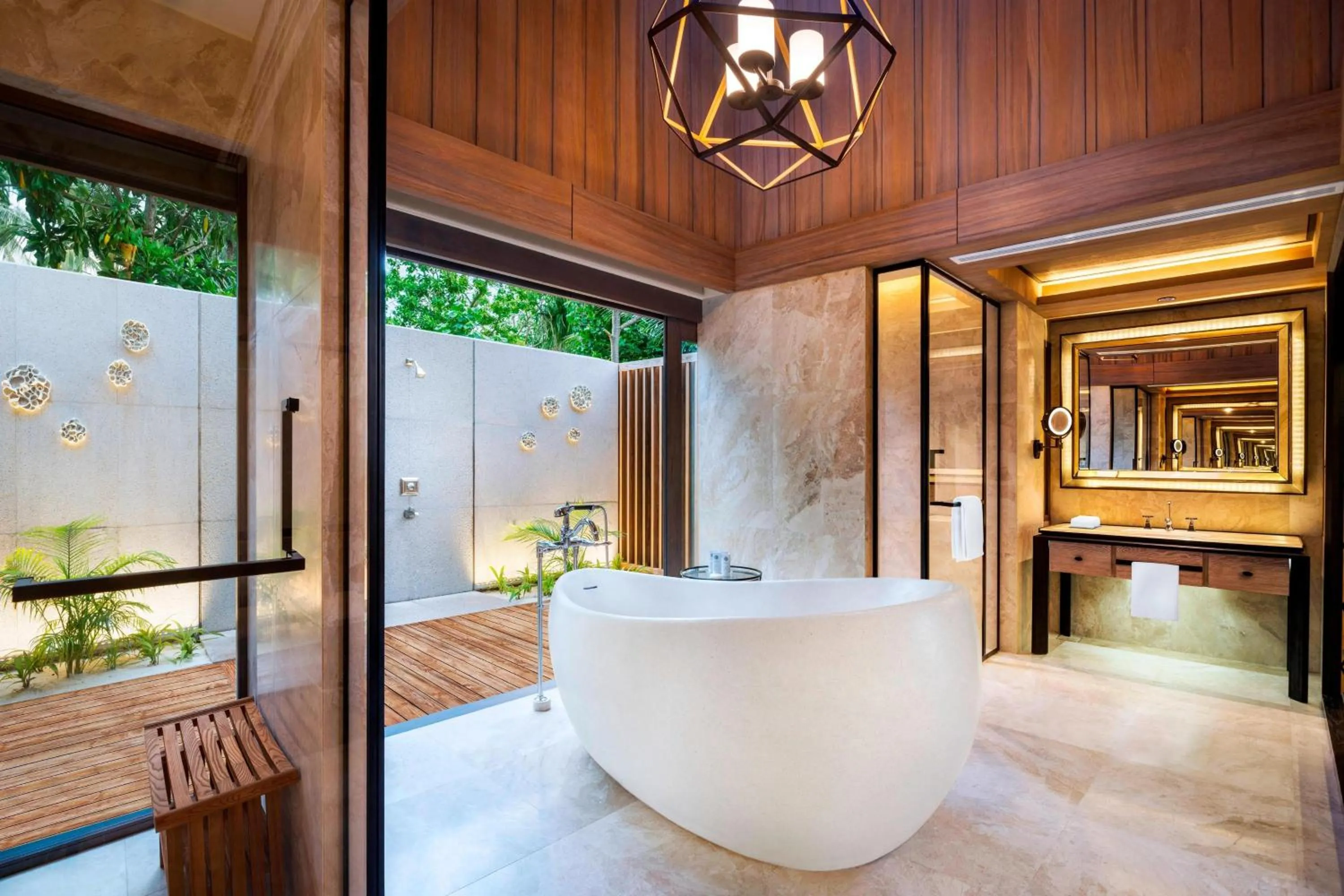 Bathroom in The St. Regis Maldives Vommuli Resort