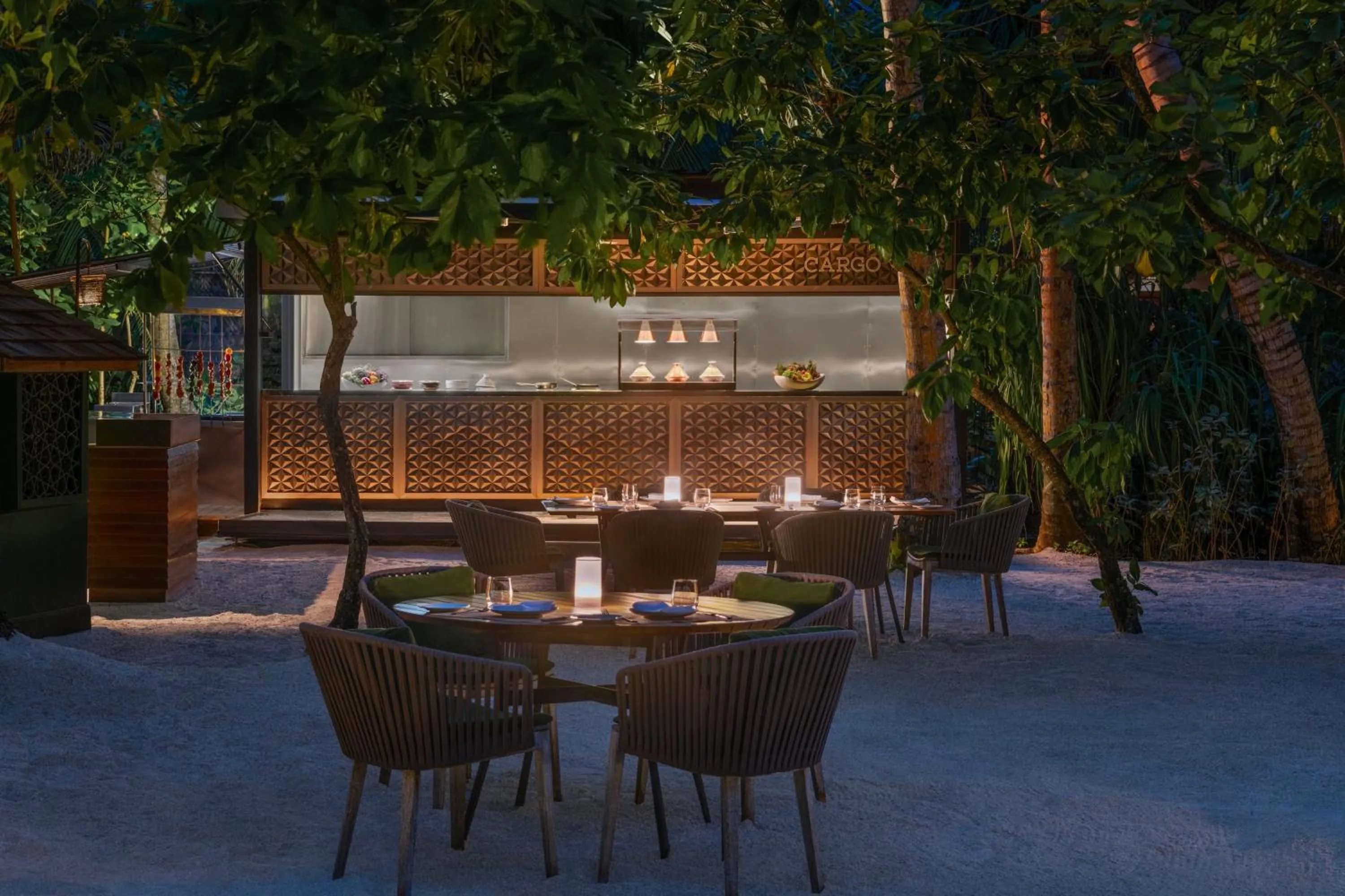 Restaurant/places to eat in The St. Regis Maldives Vommuli Resort