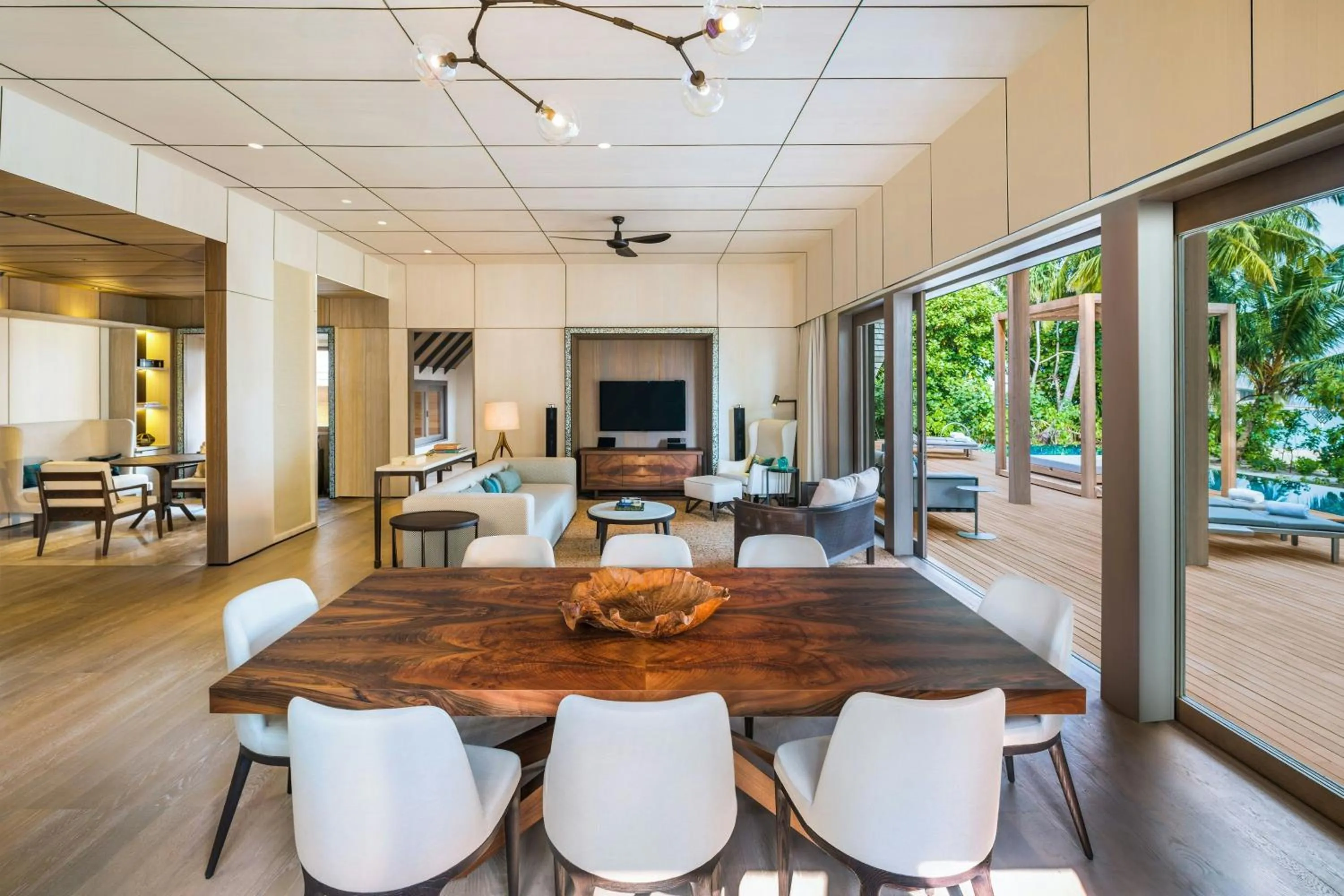 Beach in The St. Regis Maldives Vommuli Resort