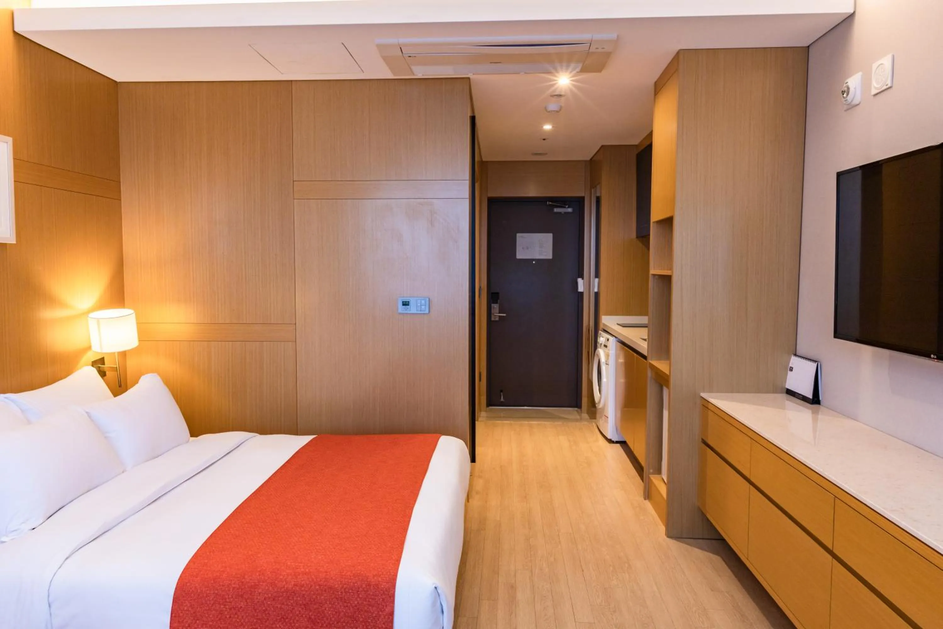 Bed in Gwangyang Lacky Hotel