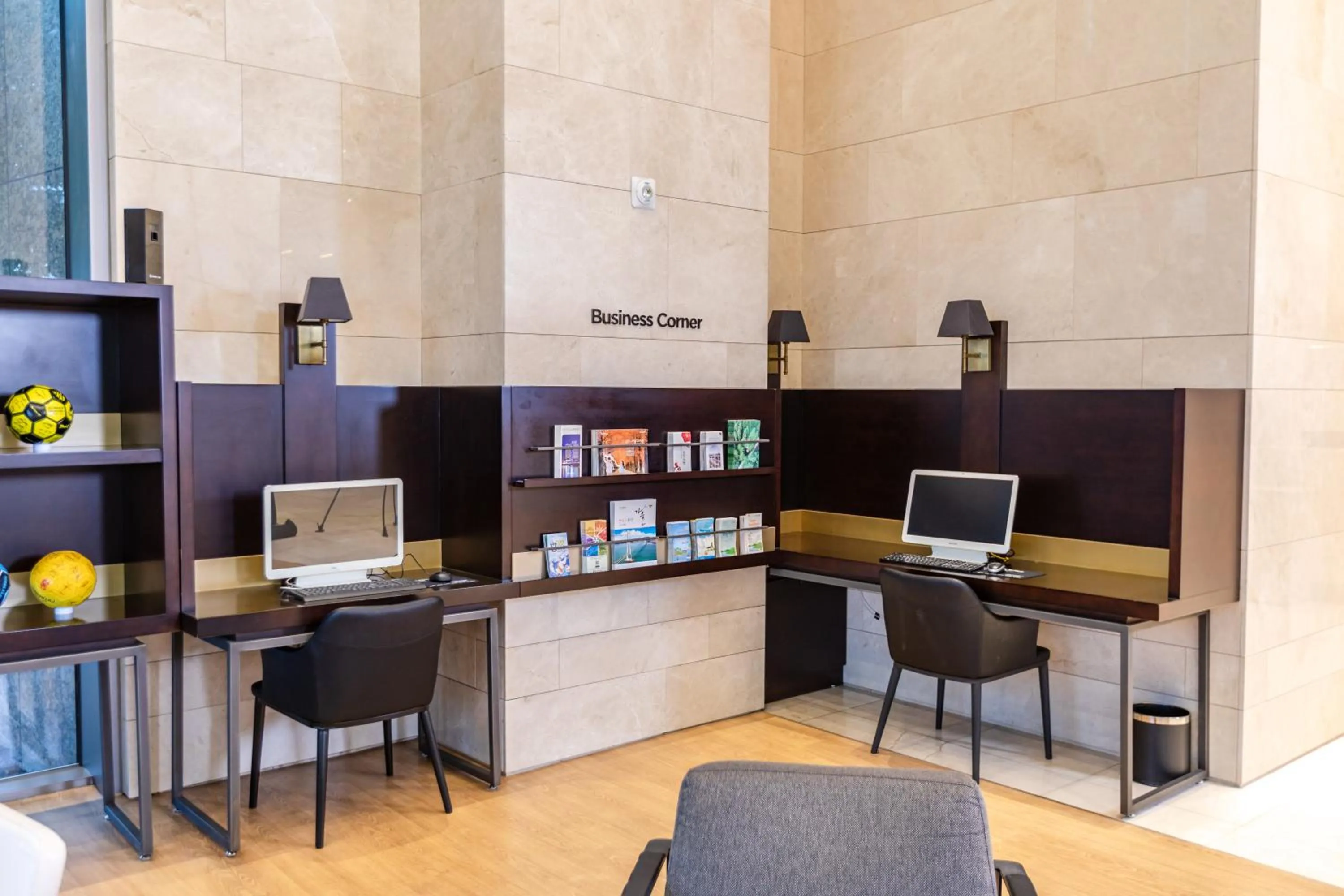 Gwangyang Lacky Hotel