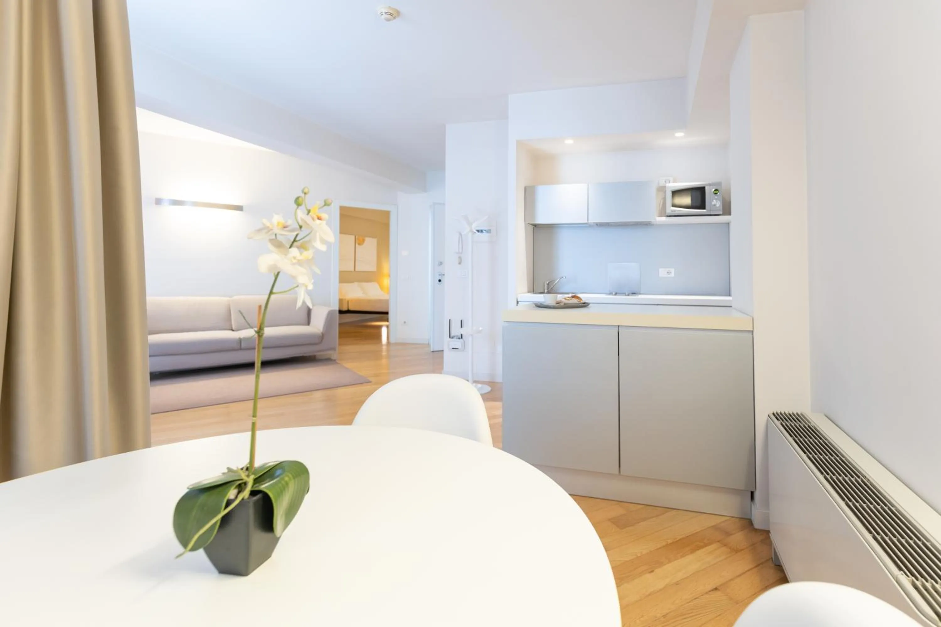 Kitchen or kitchenette, Bed in Home 15 Residence Hotel