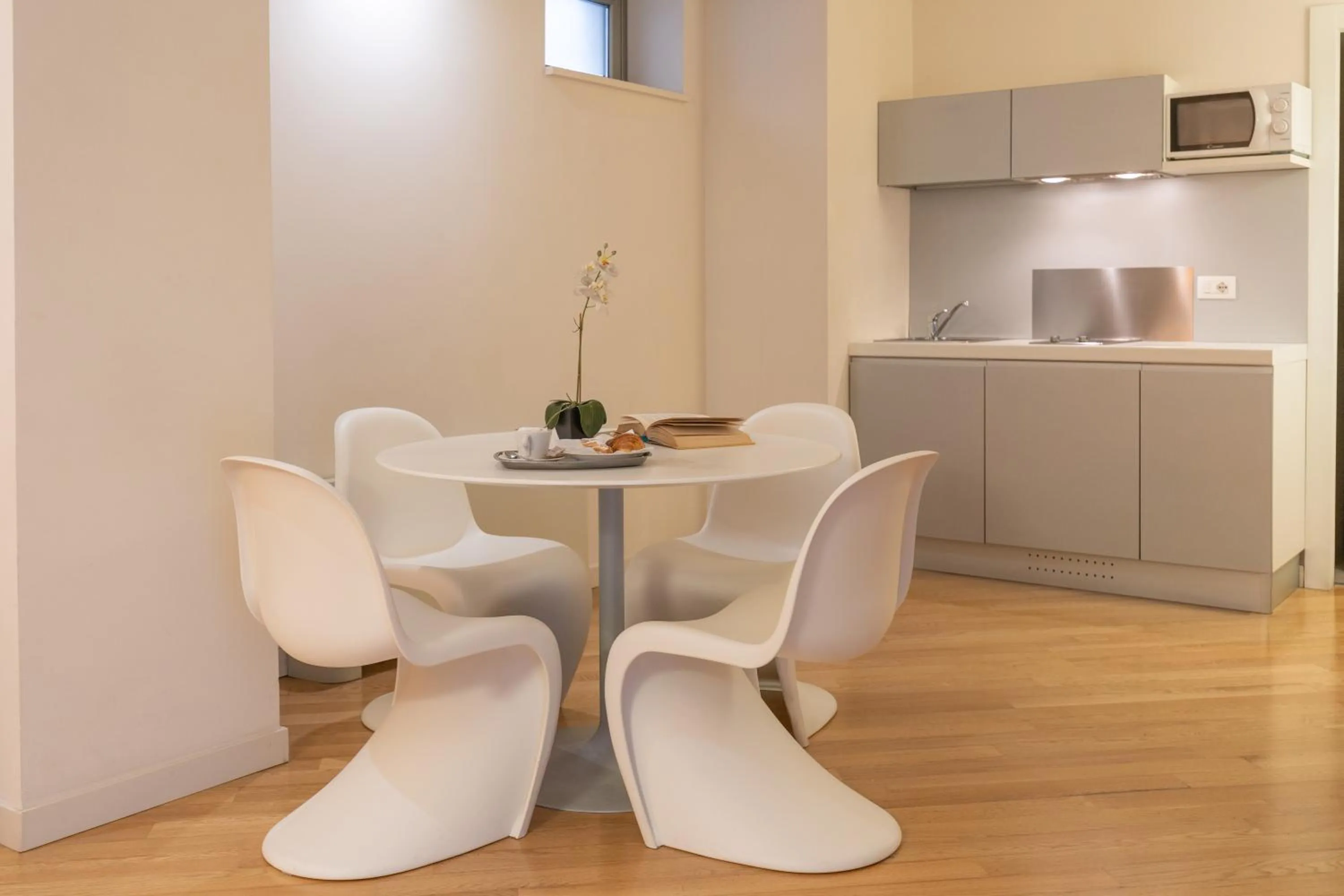 Seating area in Home 15 Residence Hotel