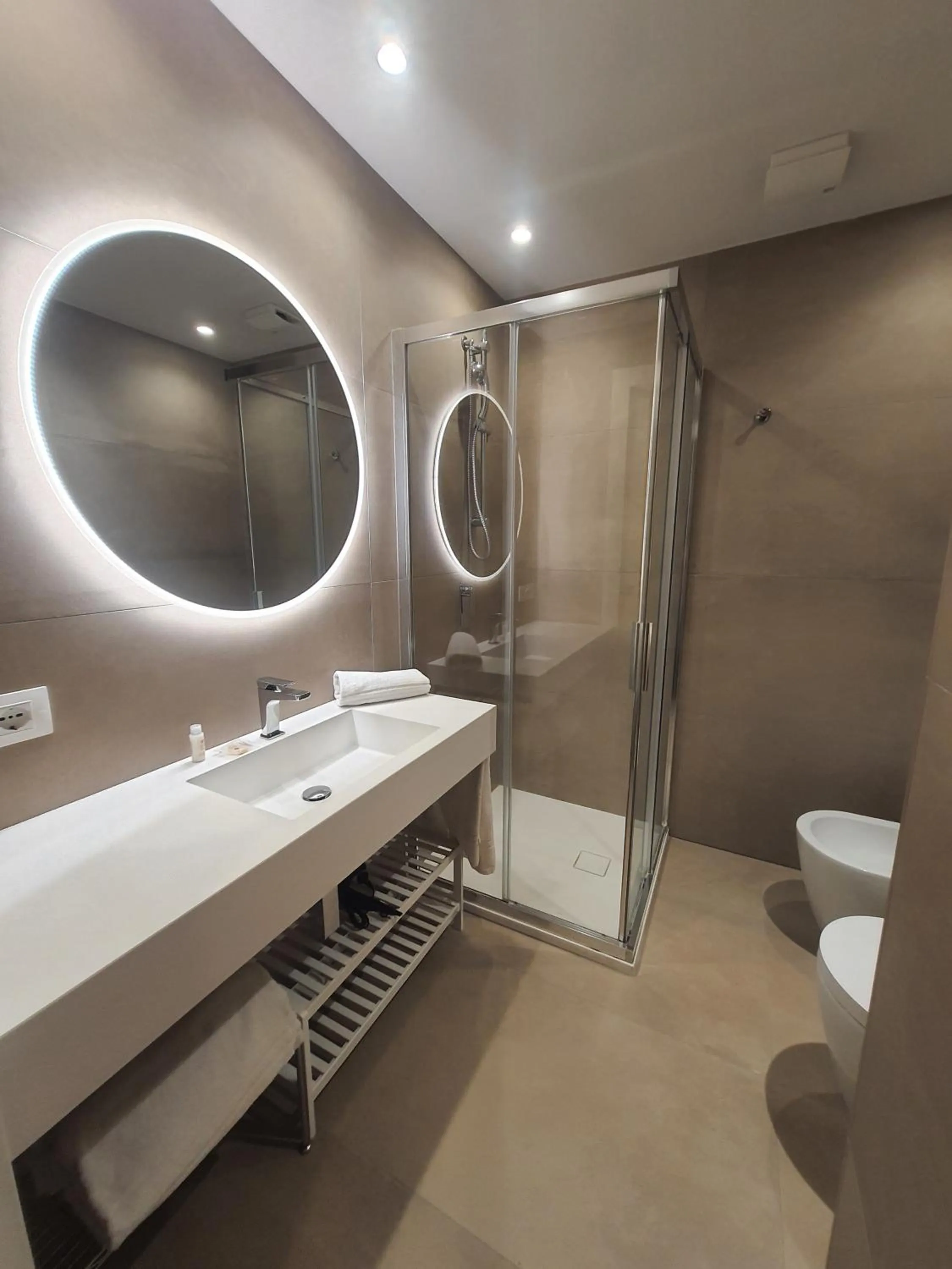 Bathroom in Home 15 Residence Hotel