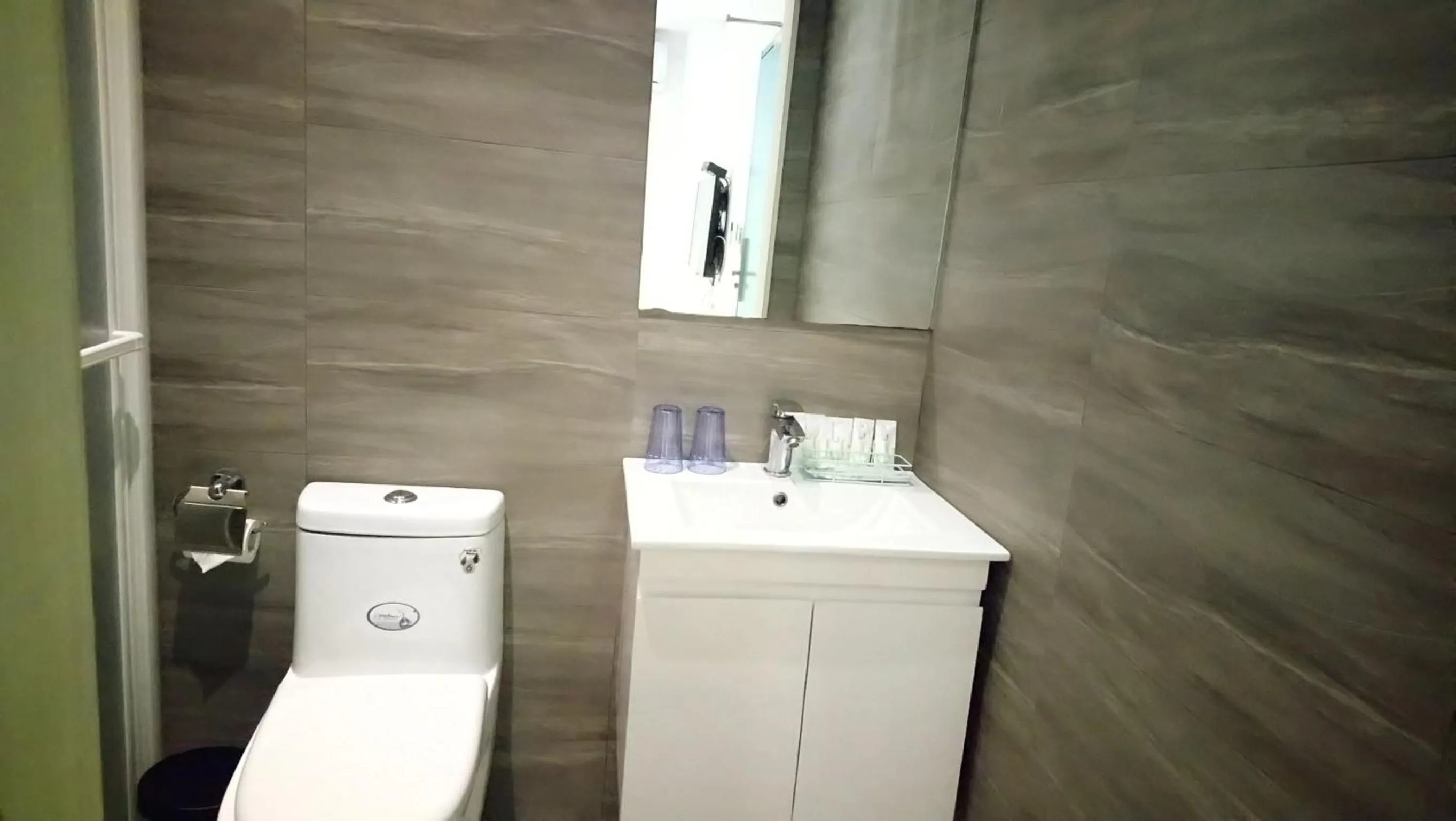 Toilet in 4Plus Hostel