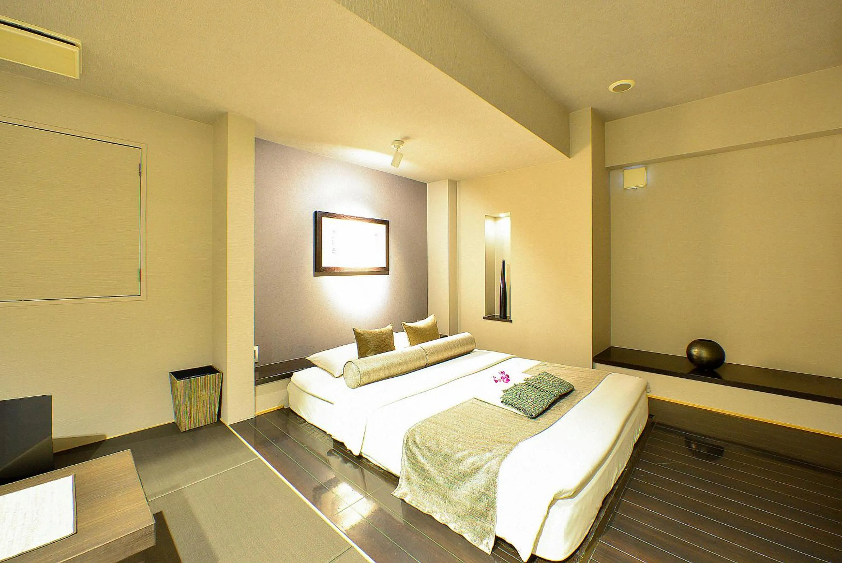 Bed in AROMA+ (Adult Only)