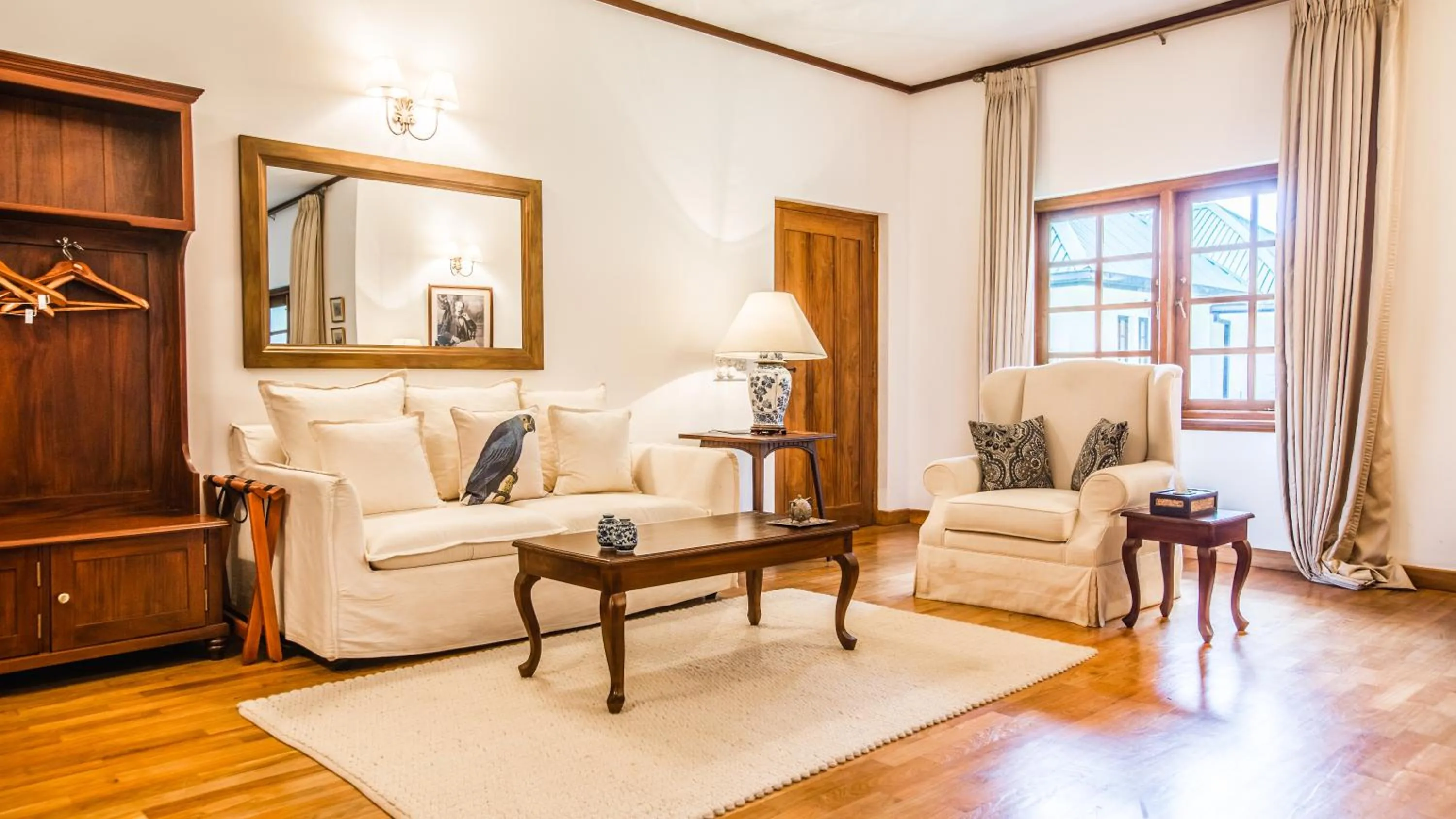 Seating area, Bed in Thotalagala