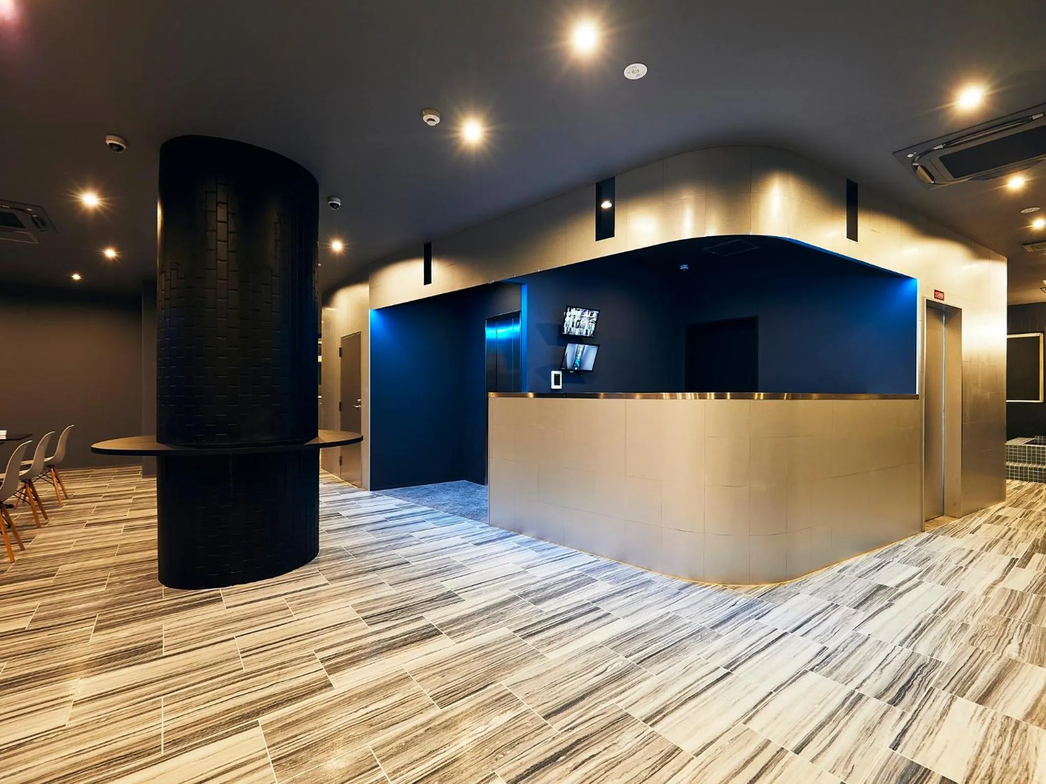 Communal lounge/ TV room in Hotel Pivot Shin-Imamiya Ekimae