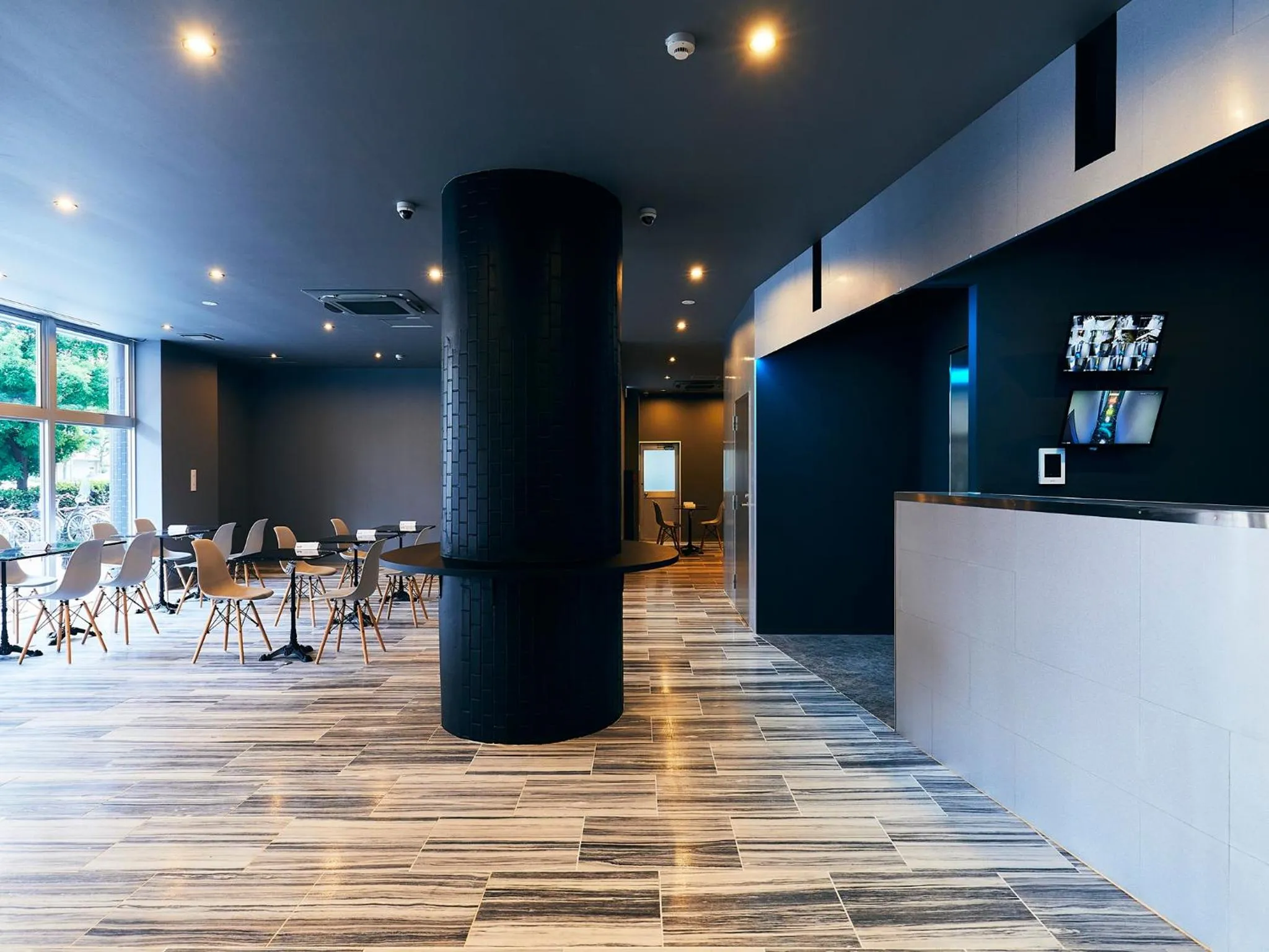 Communal lounge/ TV room in Hotel Pivot Shin-Imamiya Ekimae