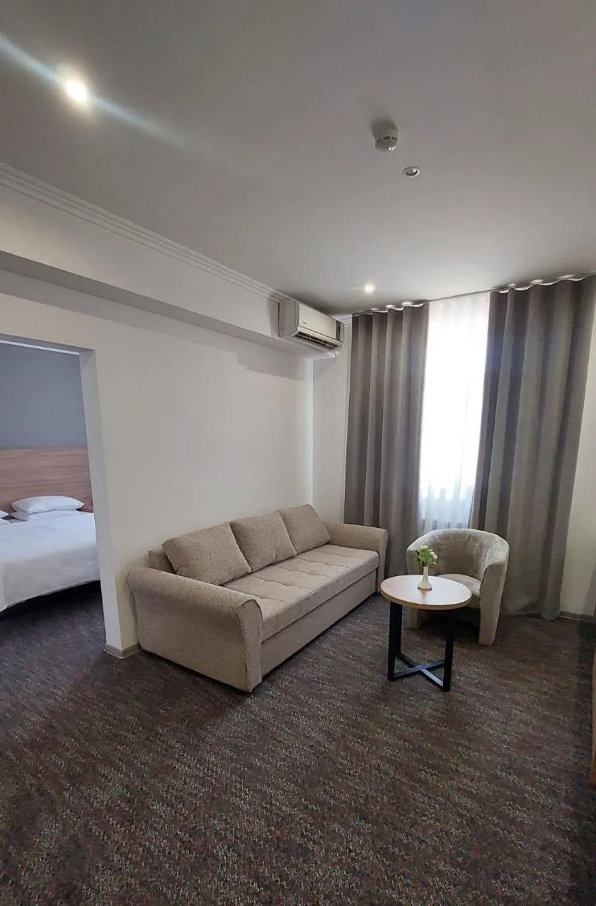 Seating area, Bed in Afsona