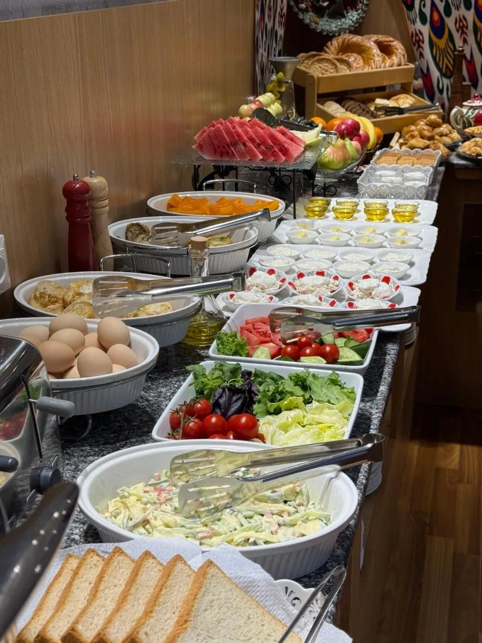 Buffet breakfast in Afsona