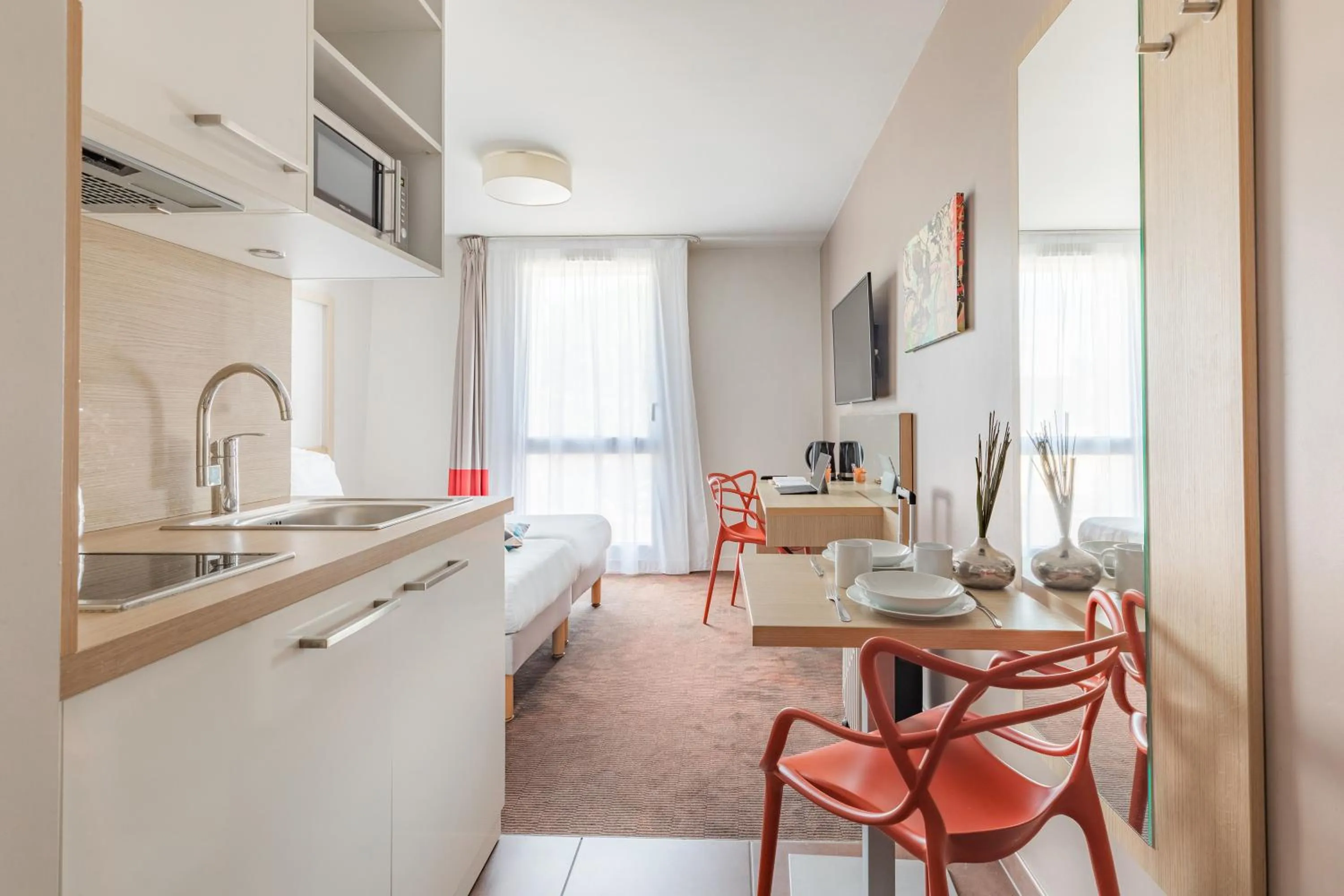 TV and multimedia in Appart'City Confort Bordeaux Chartrons