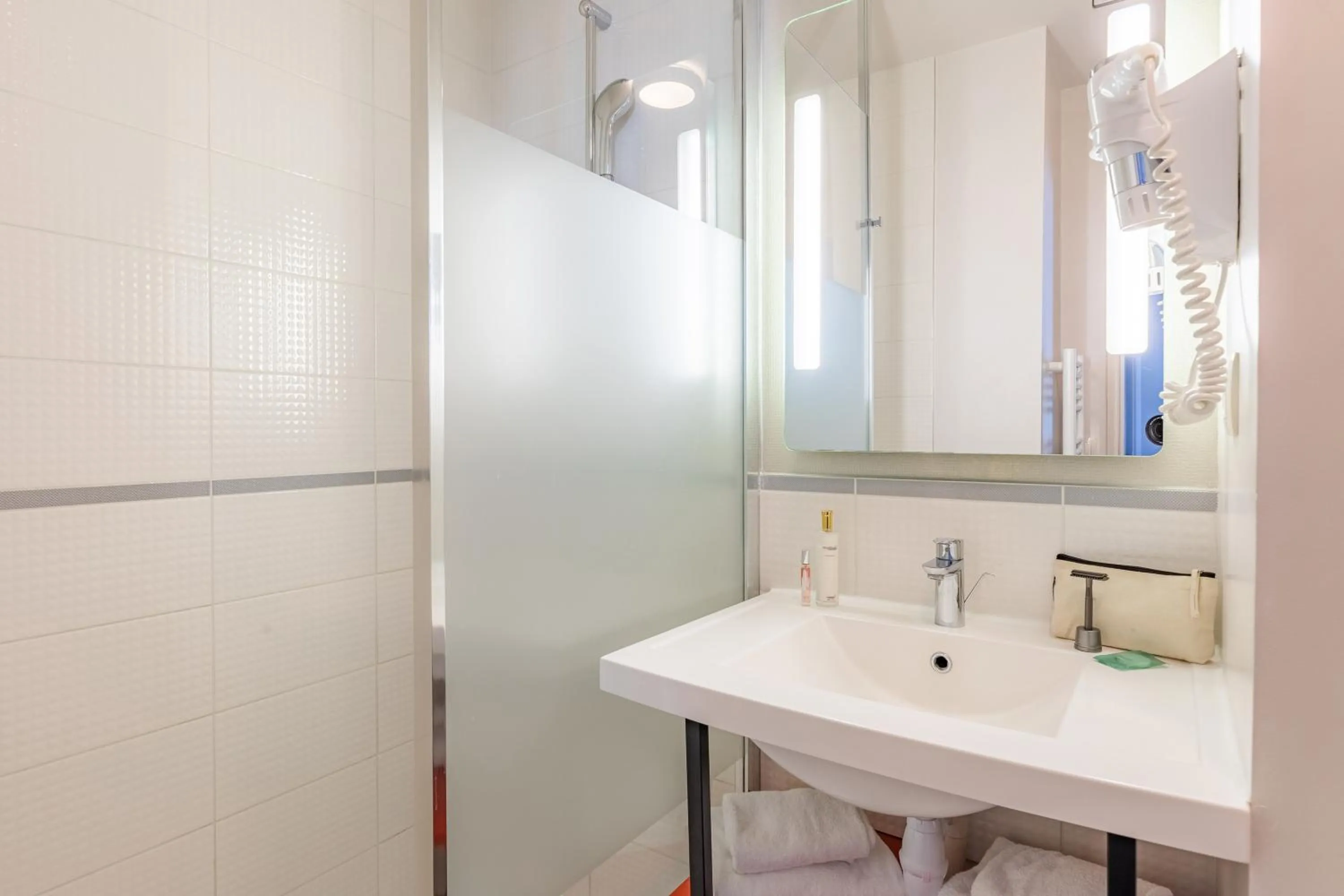 Bathroom in Appart'City Confort Bordeaux Chartrons