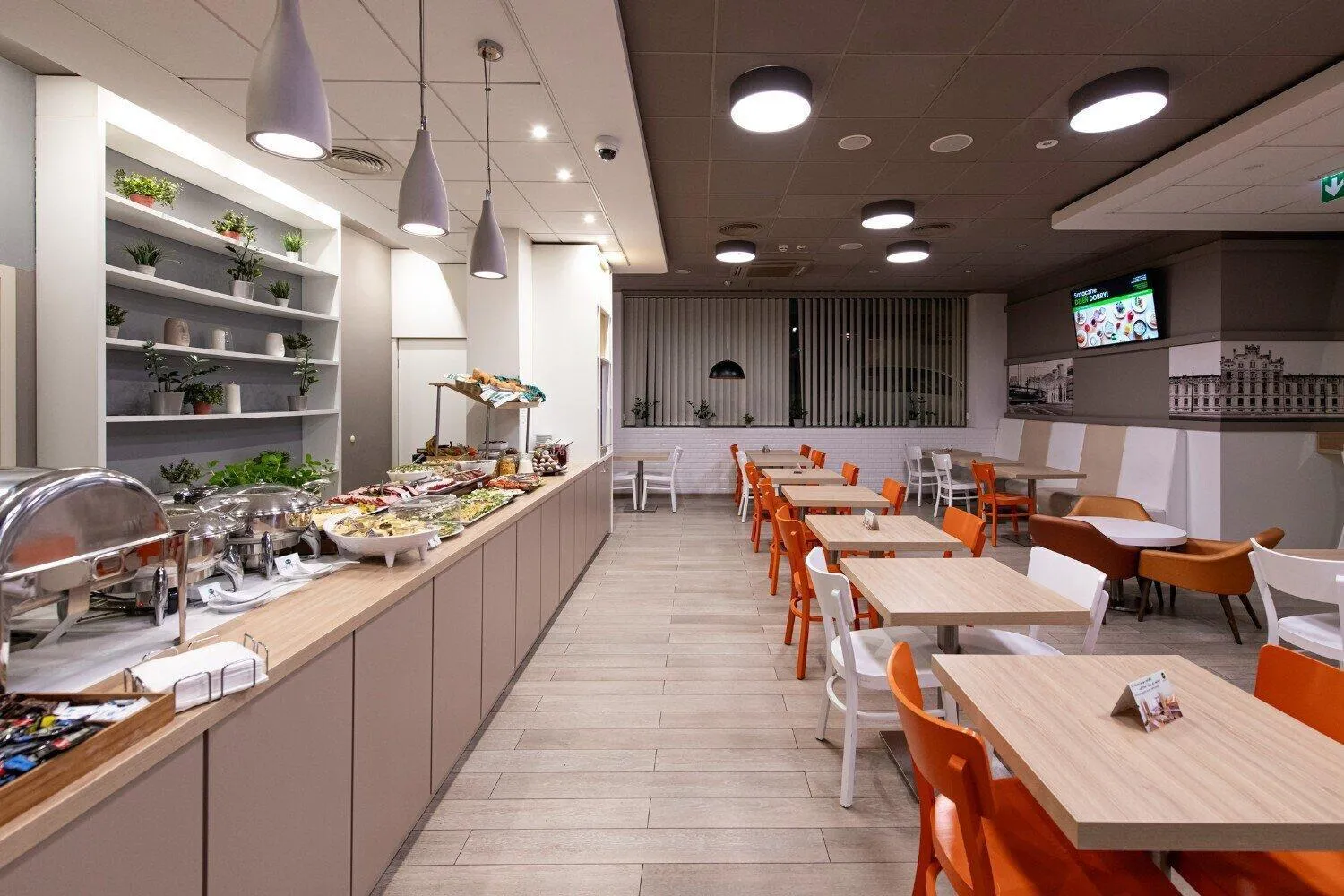 Restaurant/places to eat in B&B Hotel Łódź Centrum