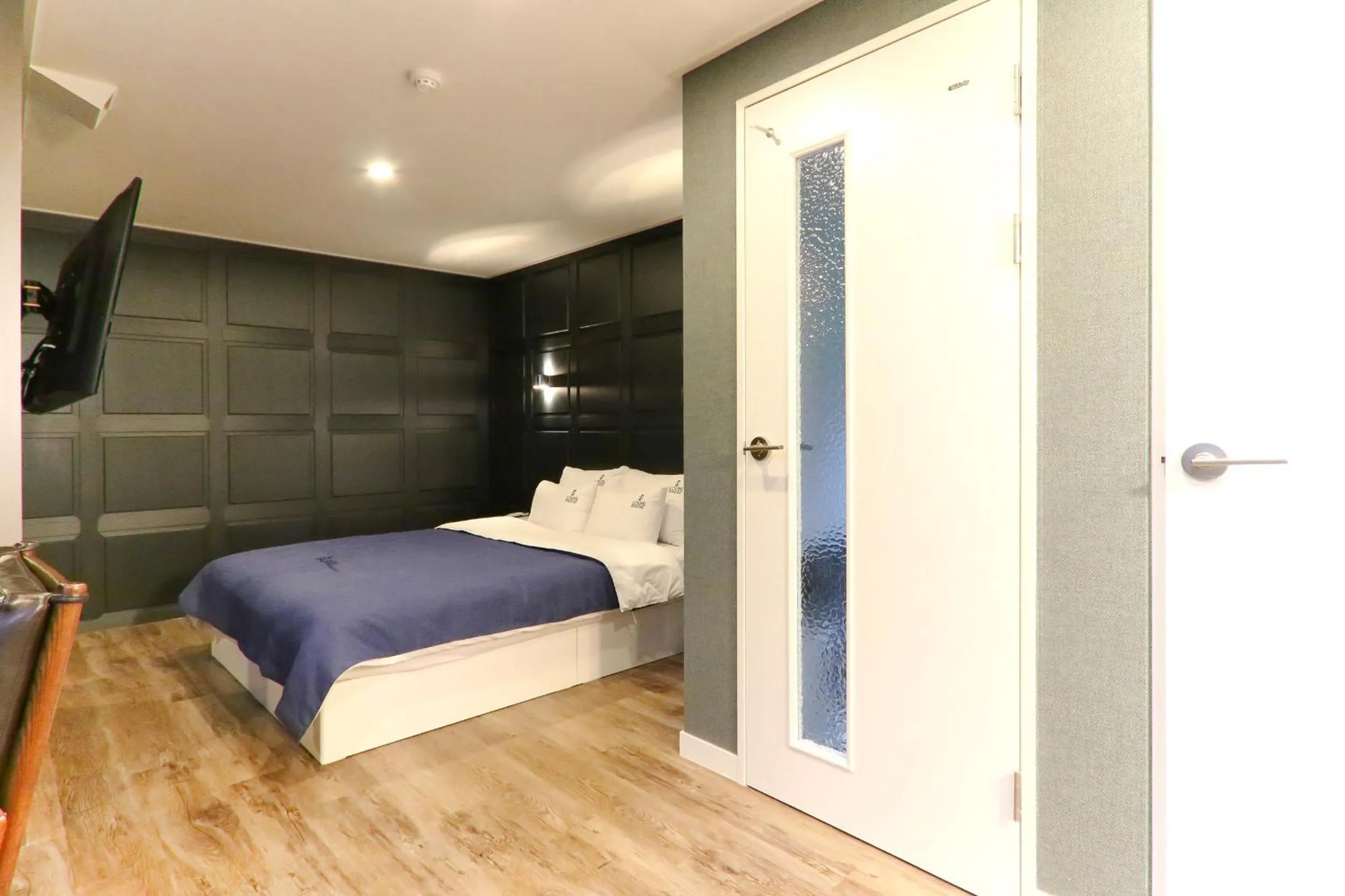 Photo of the whole room, Bed in Louis Hotel