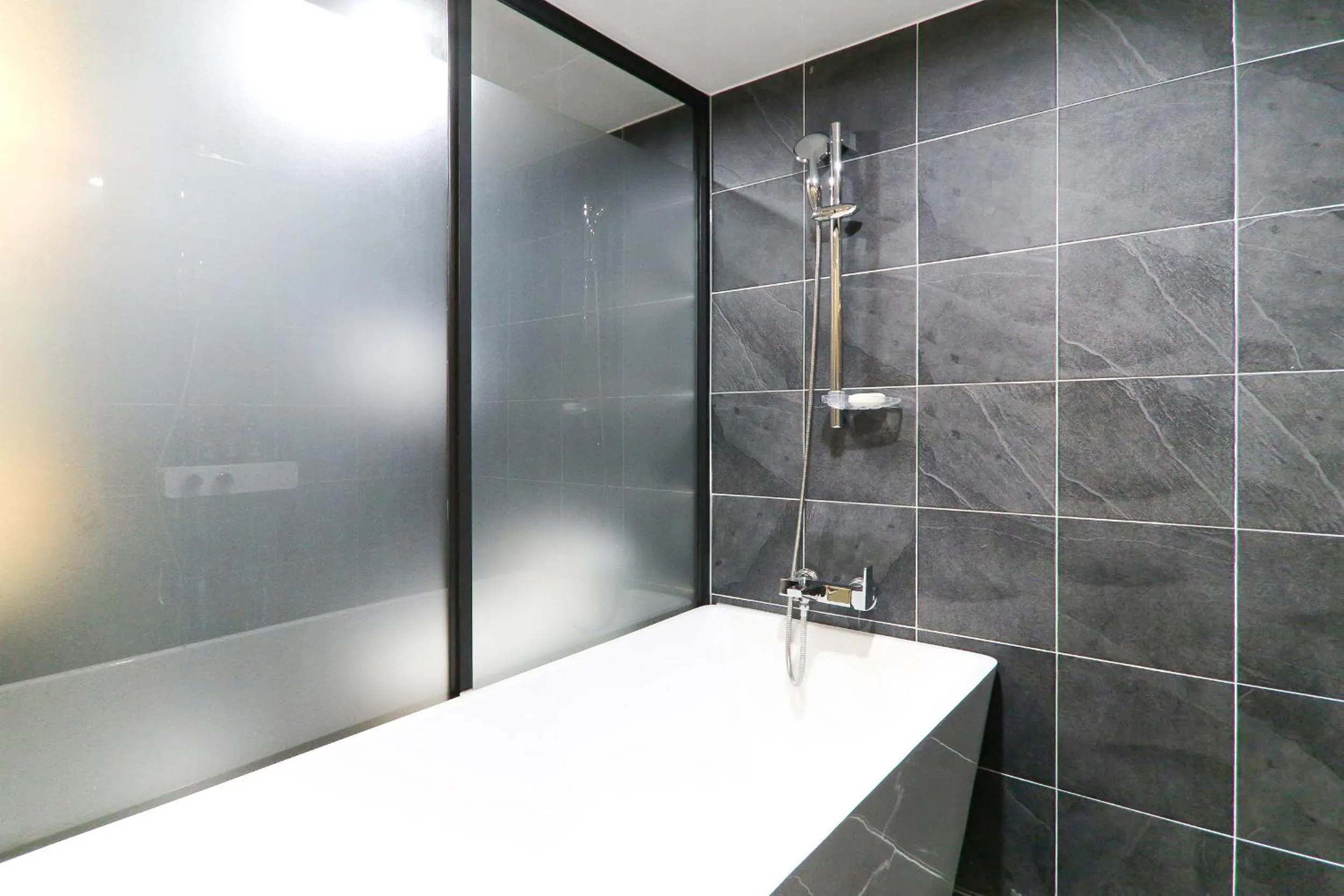 Shower in Louis Hotel