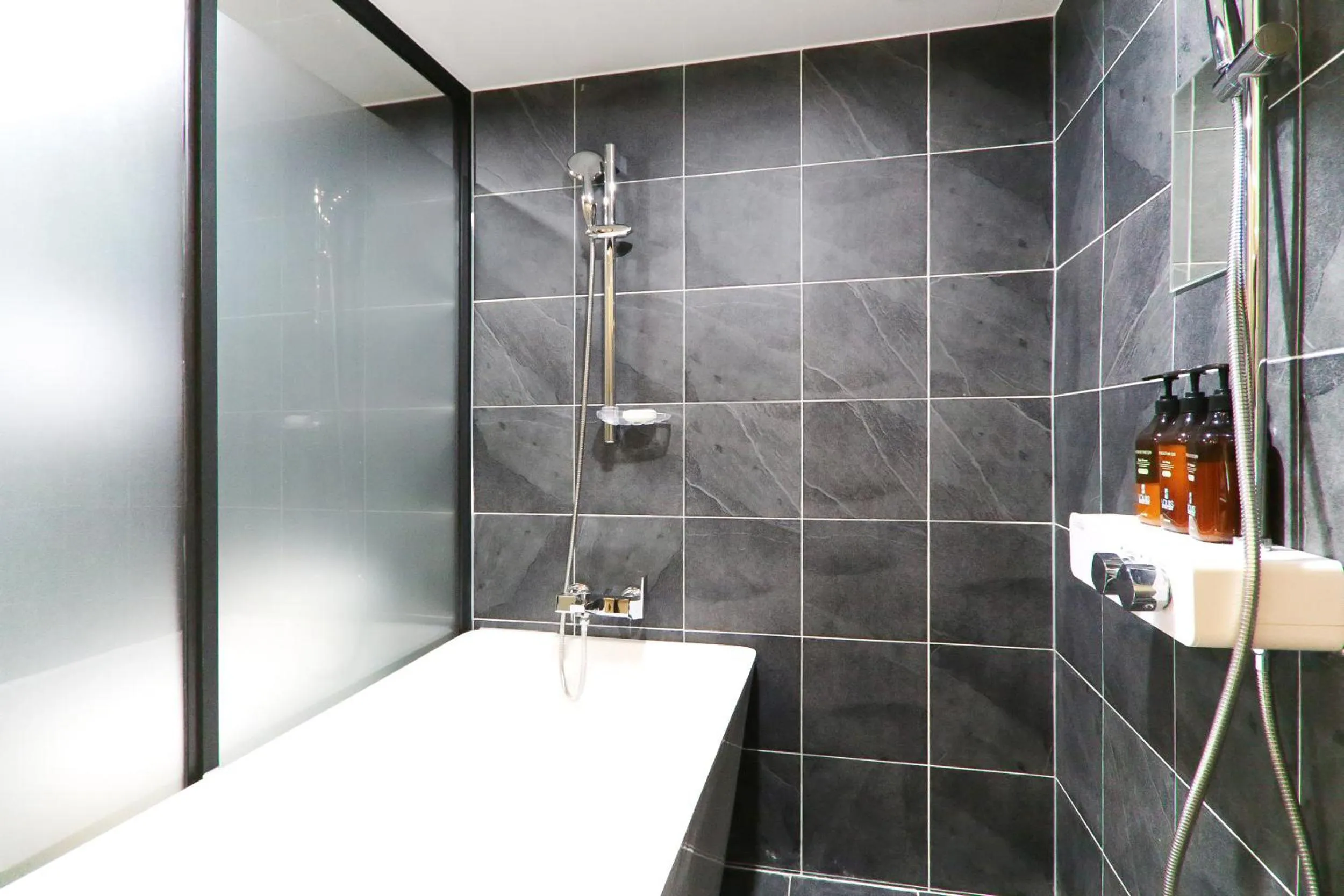 Shower in Louis Hotel