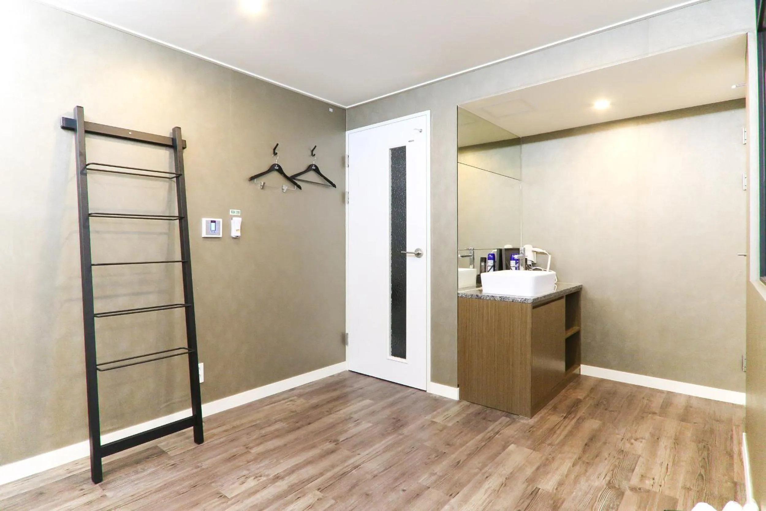 Decorative detail in Louis Hotel