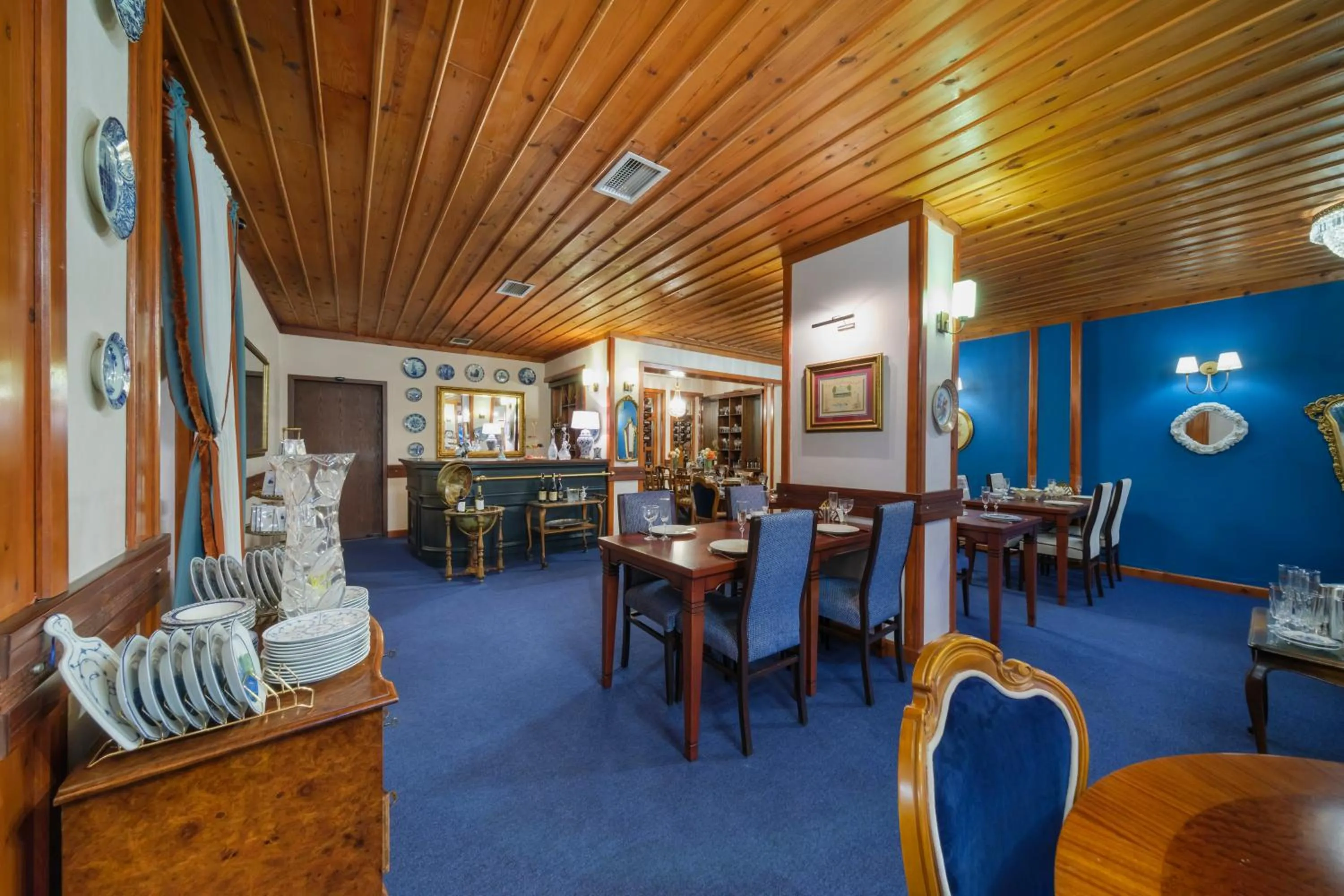 Restaurant/places to eat in Hotel Bosnali