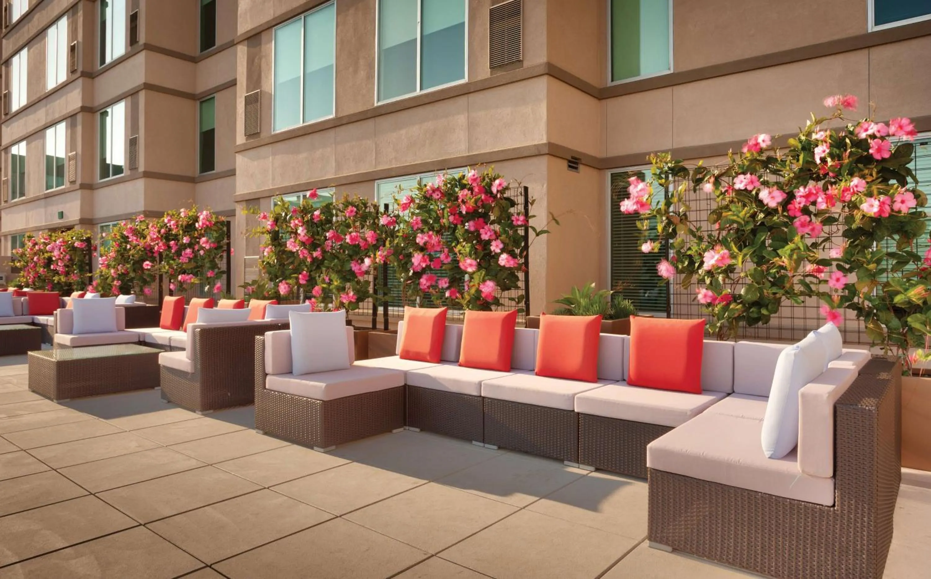 Swimming pool in Hyatt House at Anaheim Resort/Convention Center