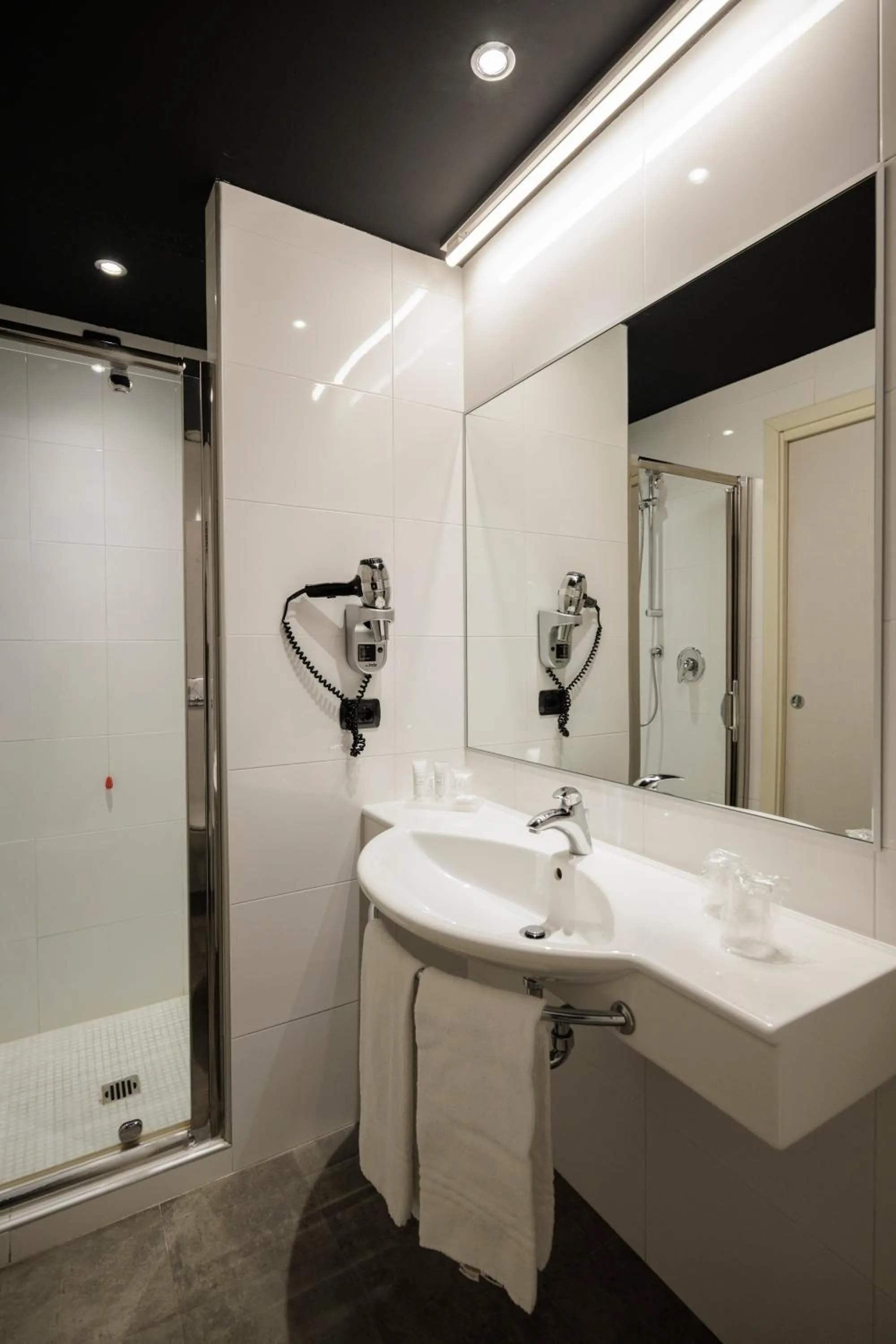 Shower in Best Western Falck Village Milano Sesto