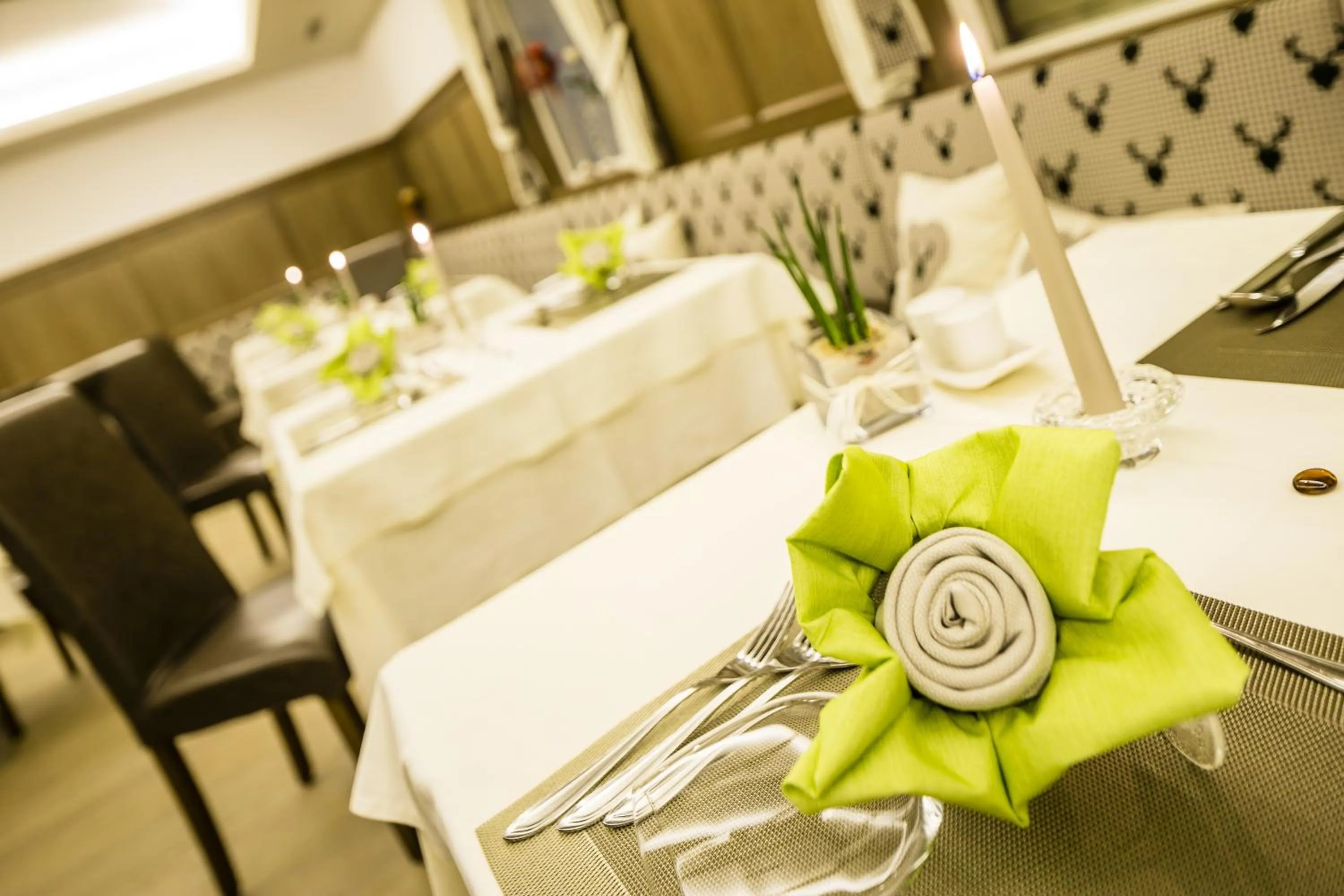 Restaurant/places to eat in Astor Hotel