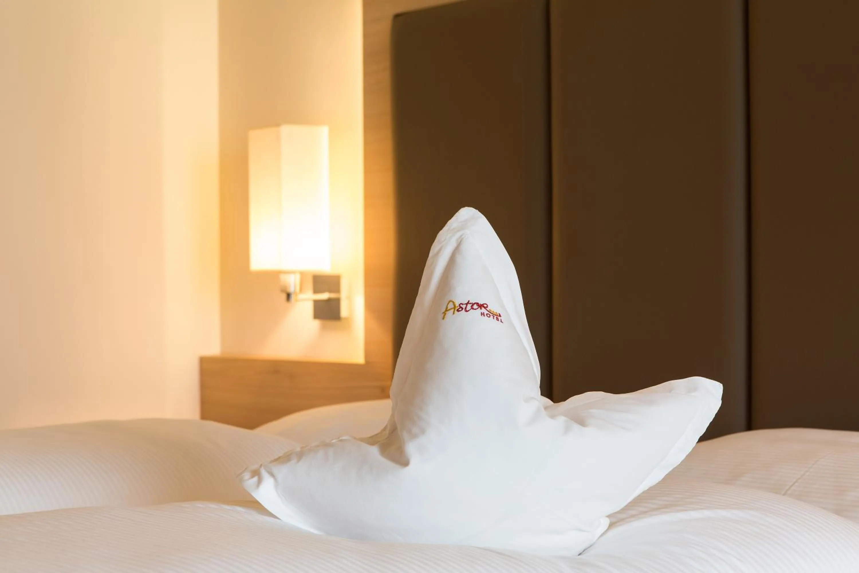 Decorative detail, Bed in Astor Hotel