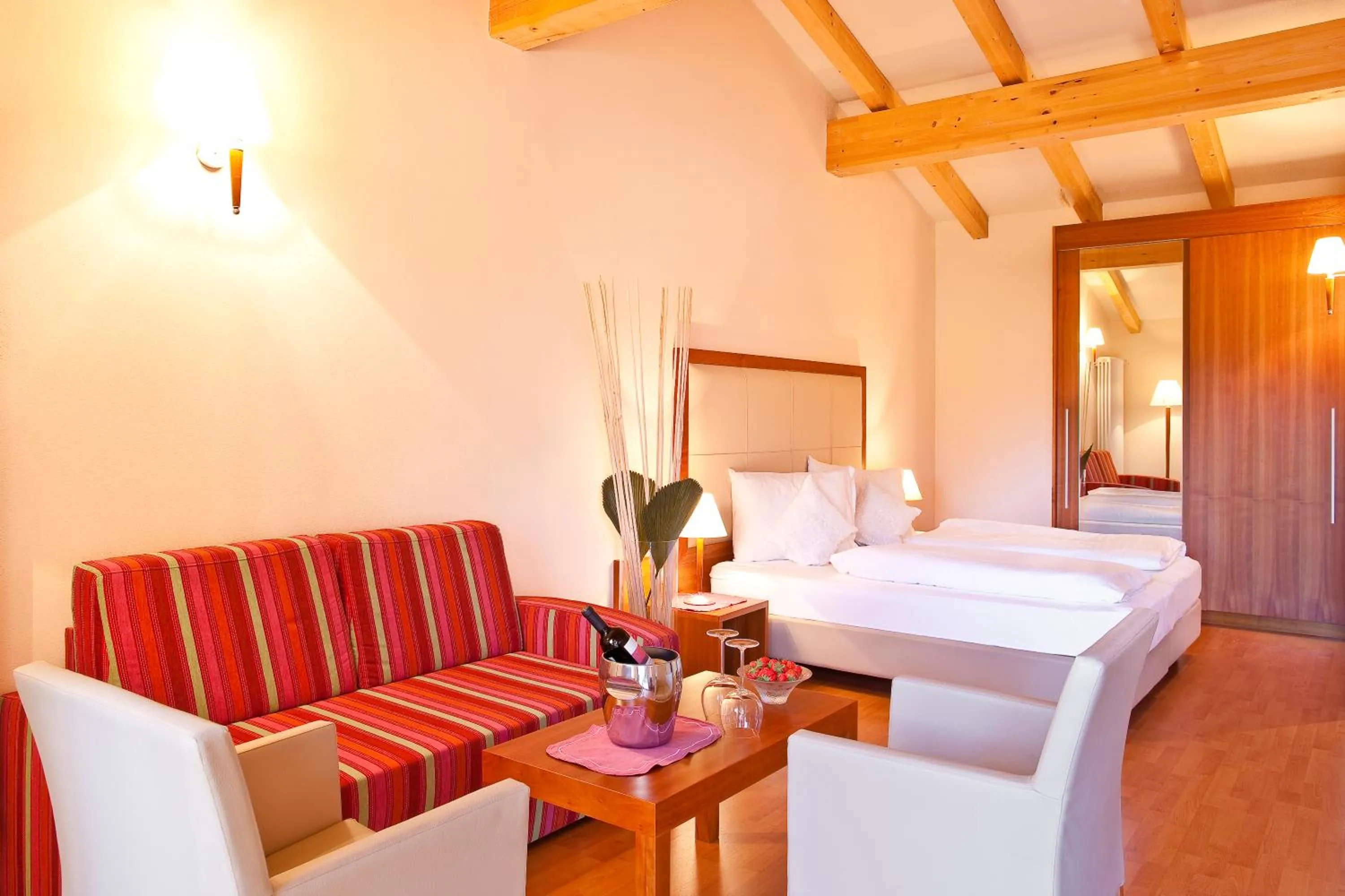 Photo of the whole room, Bed in Astor Hotel