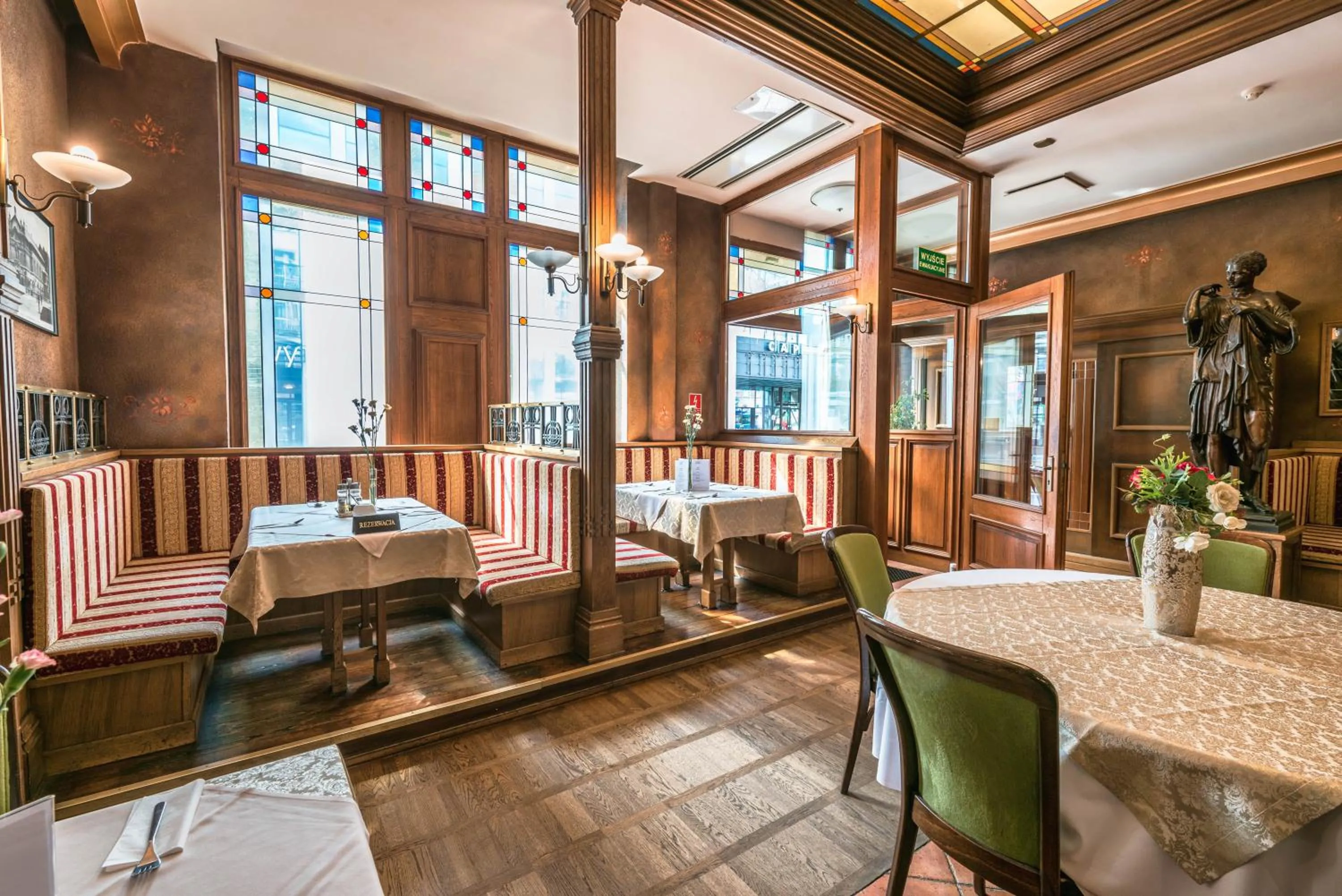 Restaurant/places to eat in Hotel Polonia Centrum