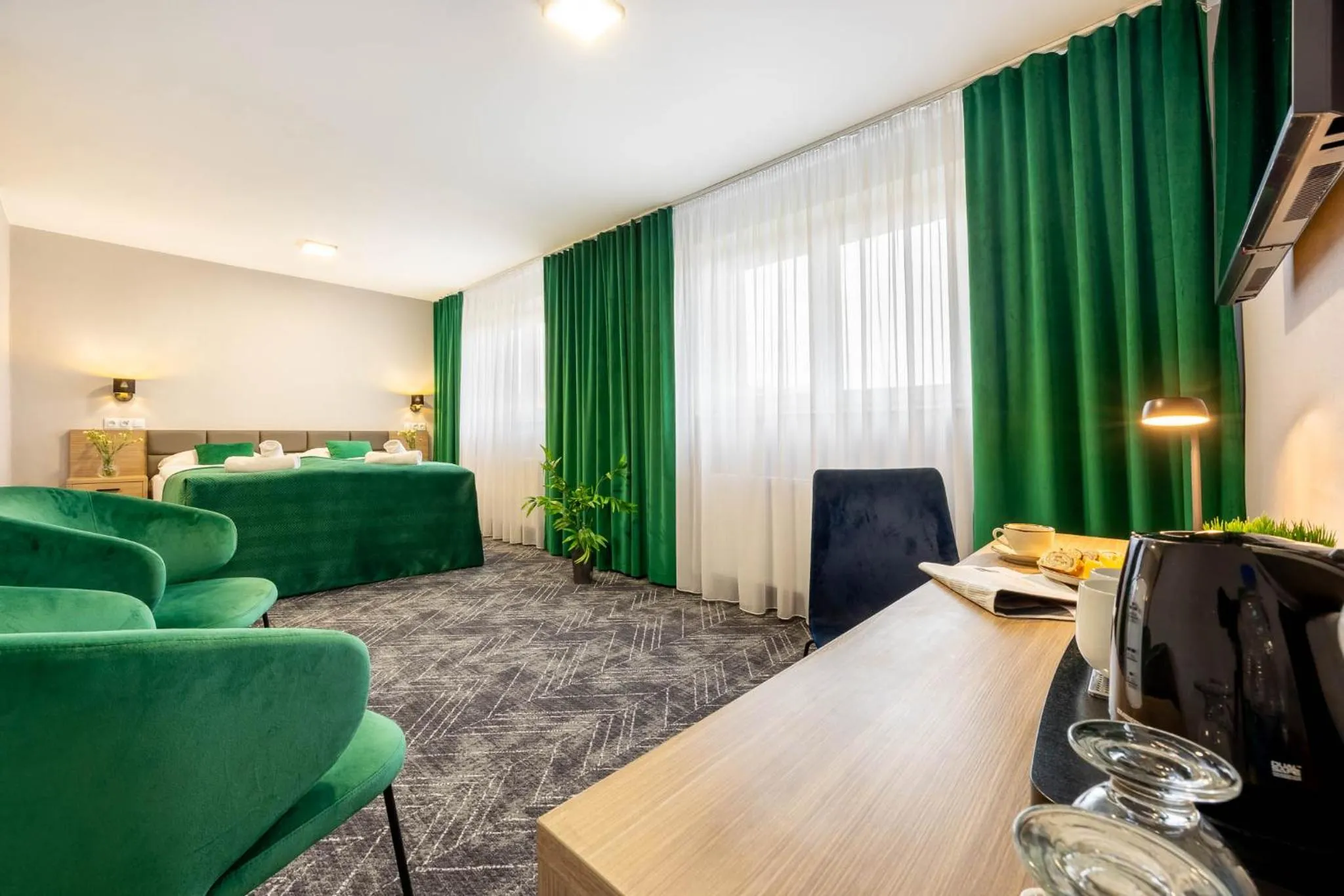 Communal lounge/ TV room in Hotel Polonia Centrum