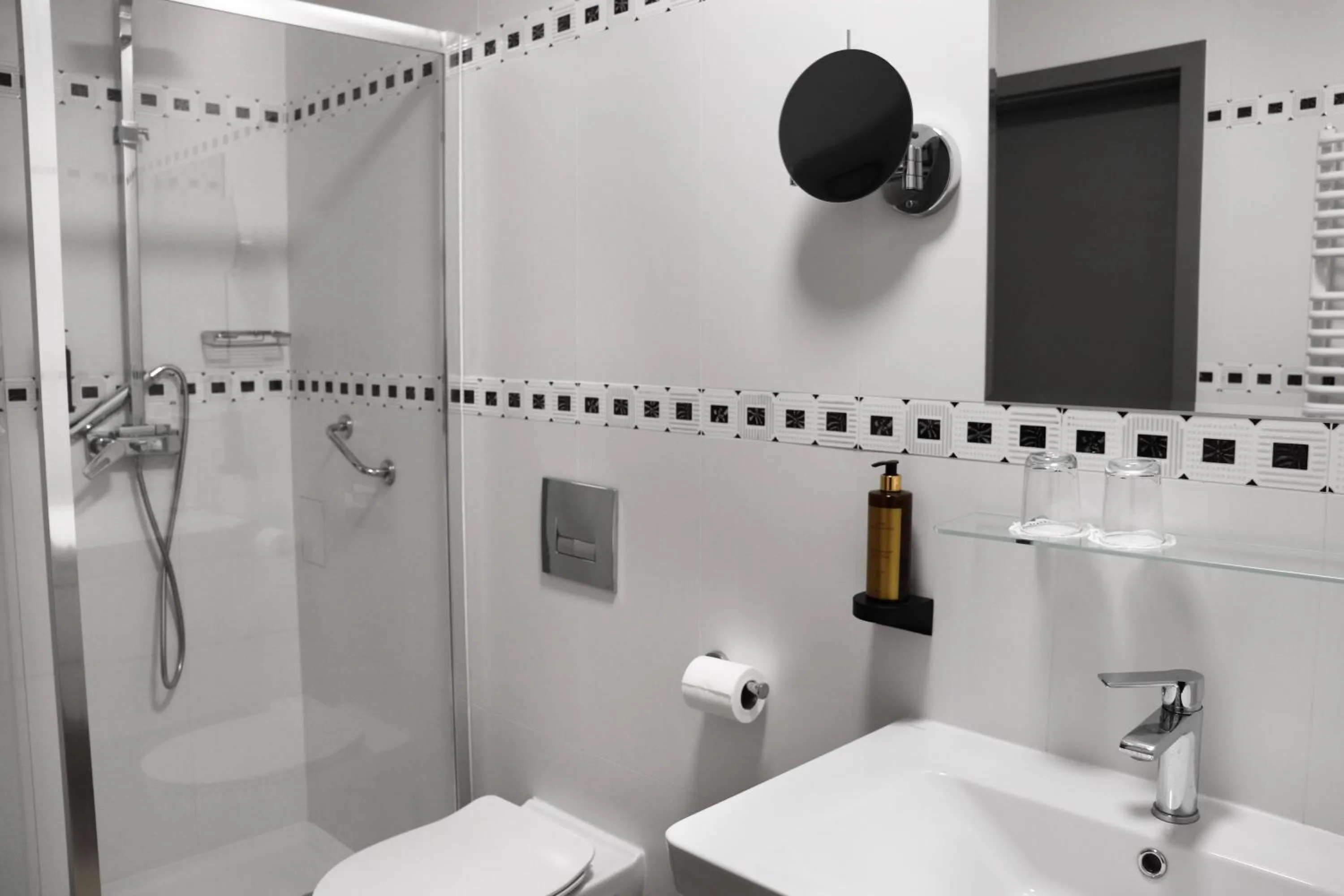 Shower in Hotel Polonia Centrum