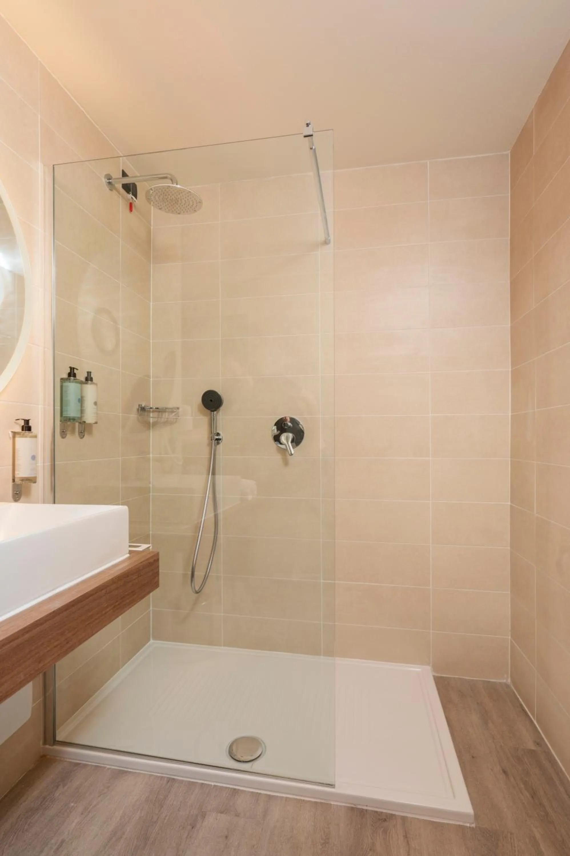 Shower in Hotel Plaza