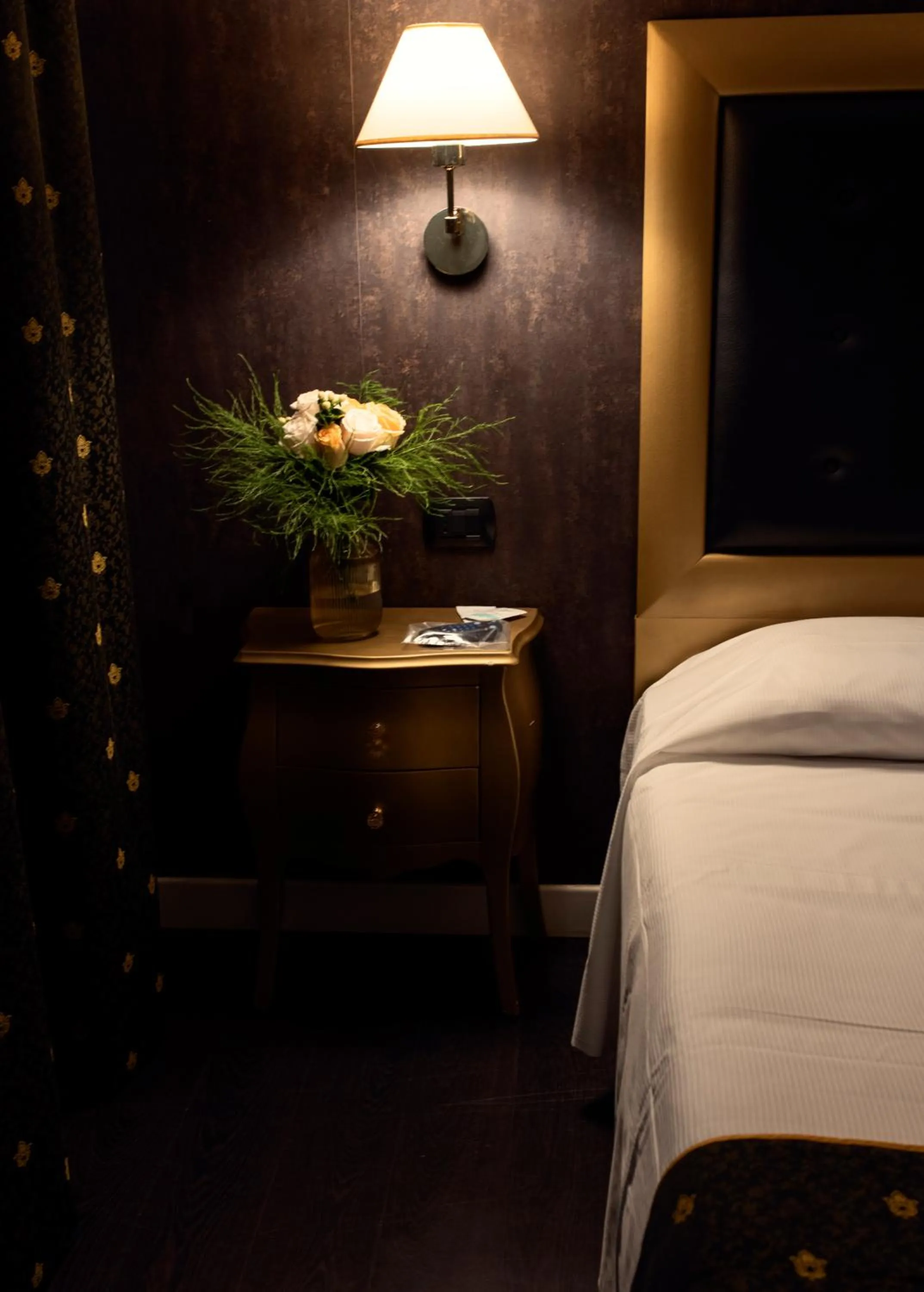 Bed in Hotel - Motel Flower