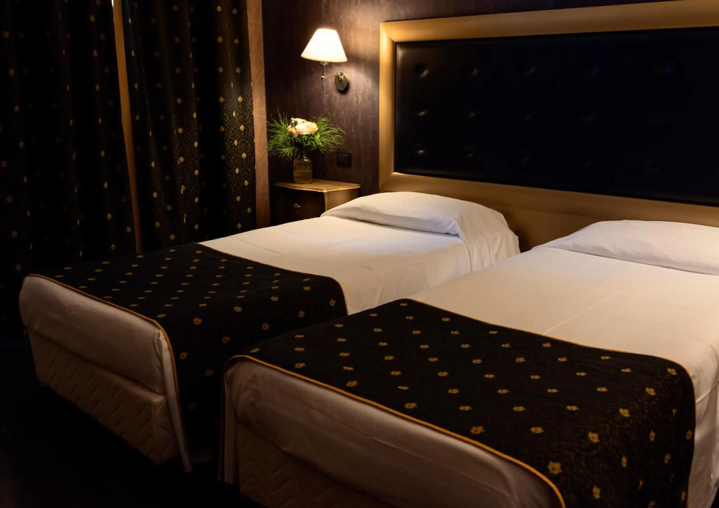 Twin Room - single occupancy in Hotel - Motel Flower Twin Room - single occupancy in Hotel - Motel Flower