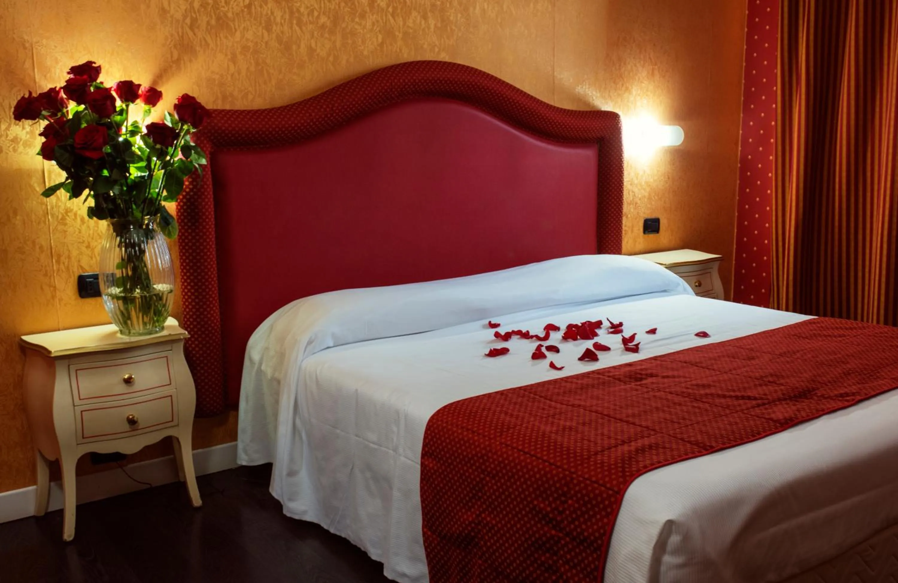 Bed in Hotel - Motel Flower