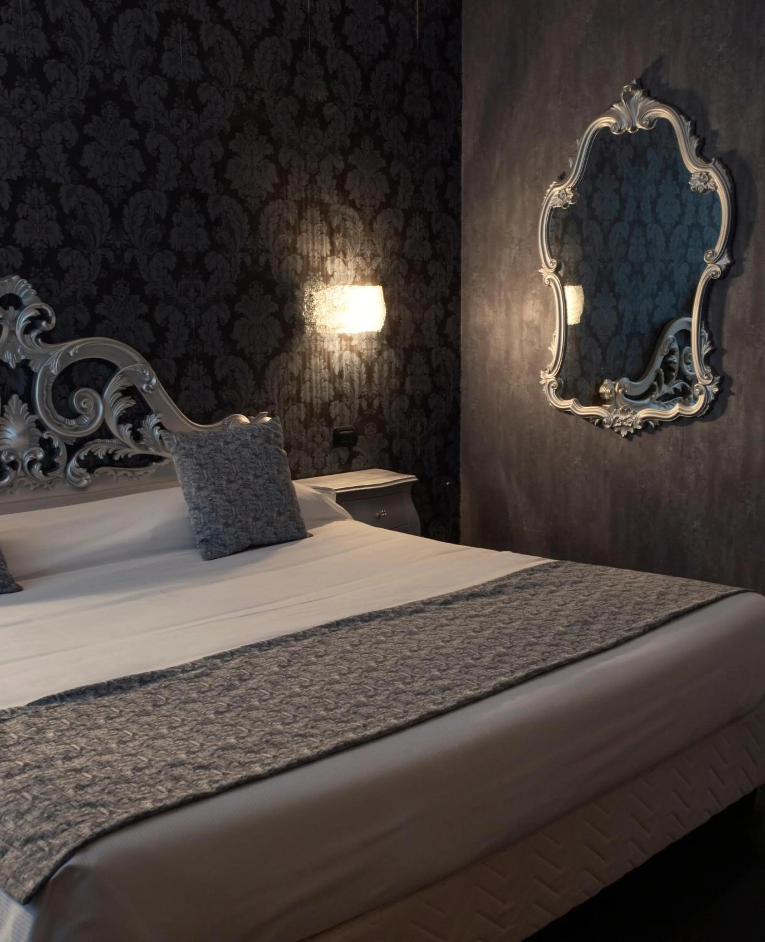 Bed in Hotel - Motel Flower