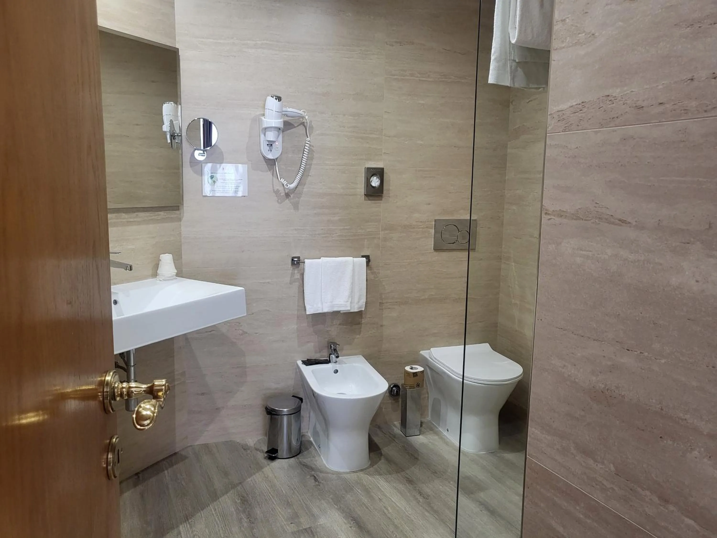 Shower in Alli Due Buoi Rossi