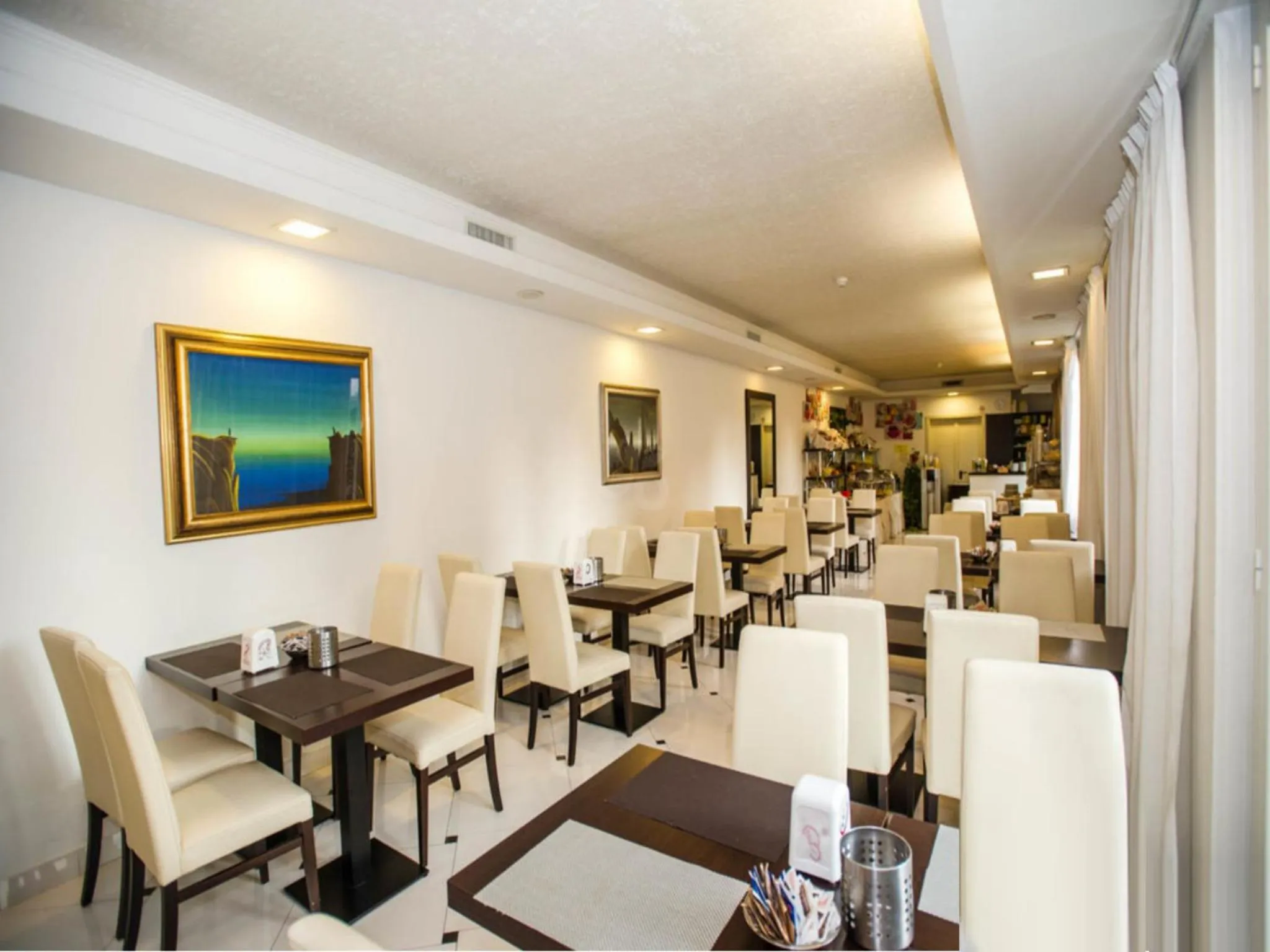 Restaurant/places to eat in Suite Hotel Elite