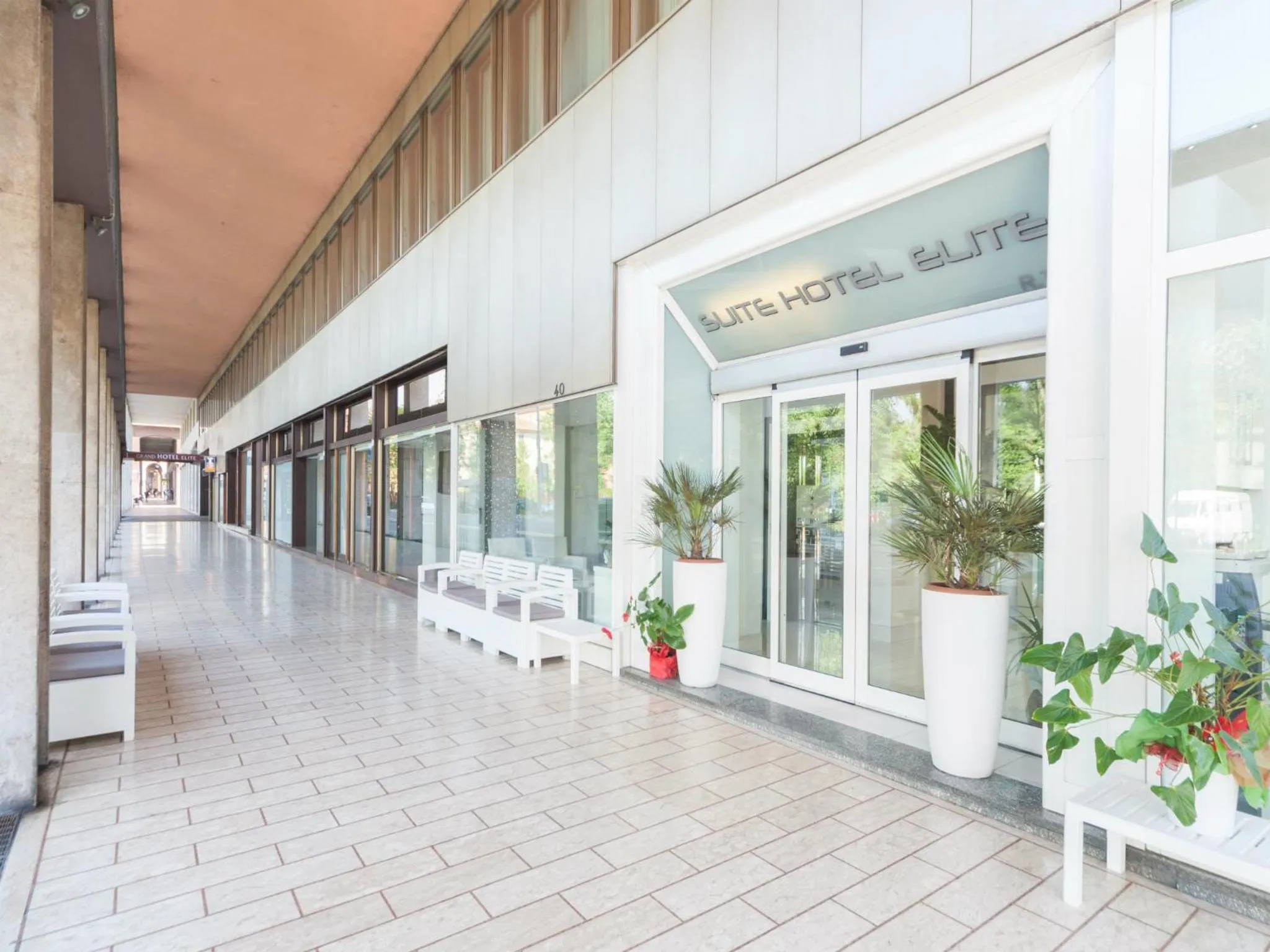 Facade/entrance in Suite Hotel Elite