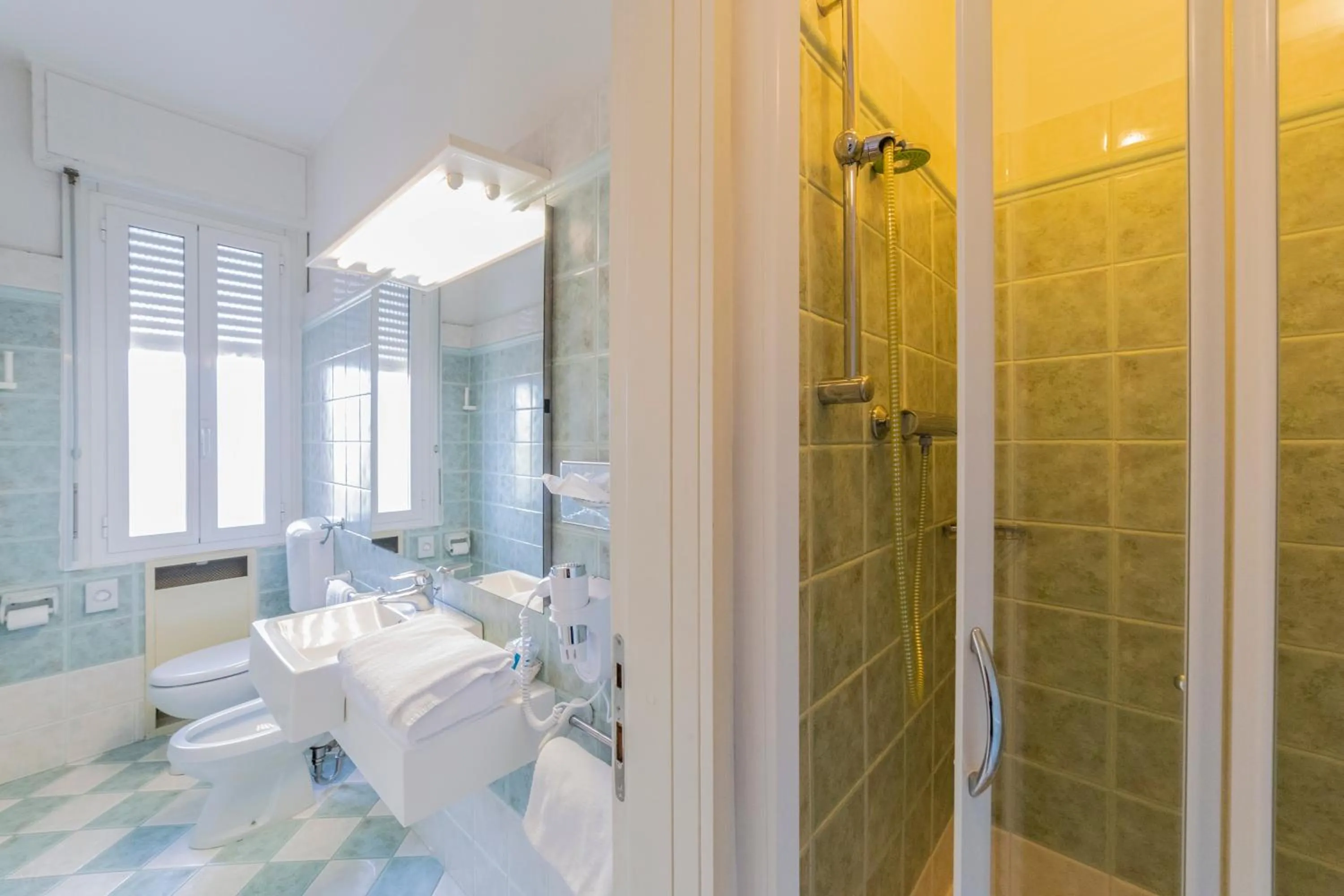 Bathroom in Suite Hotel Elite