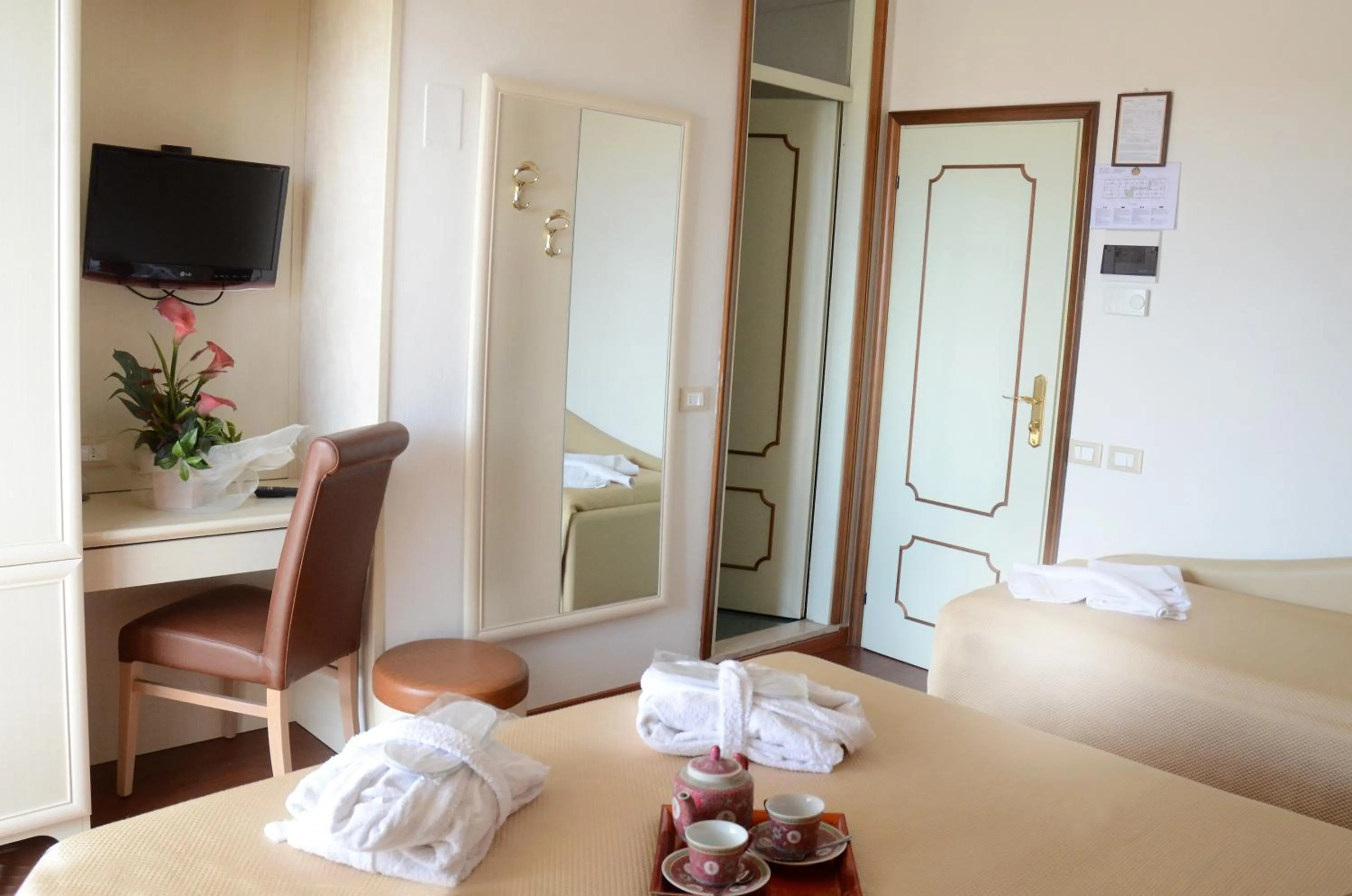 Bedroom, Bed in Hotel Apollo