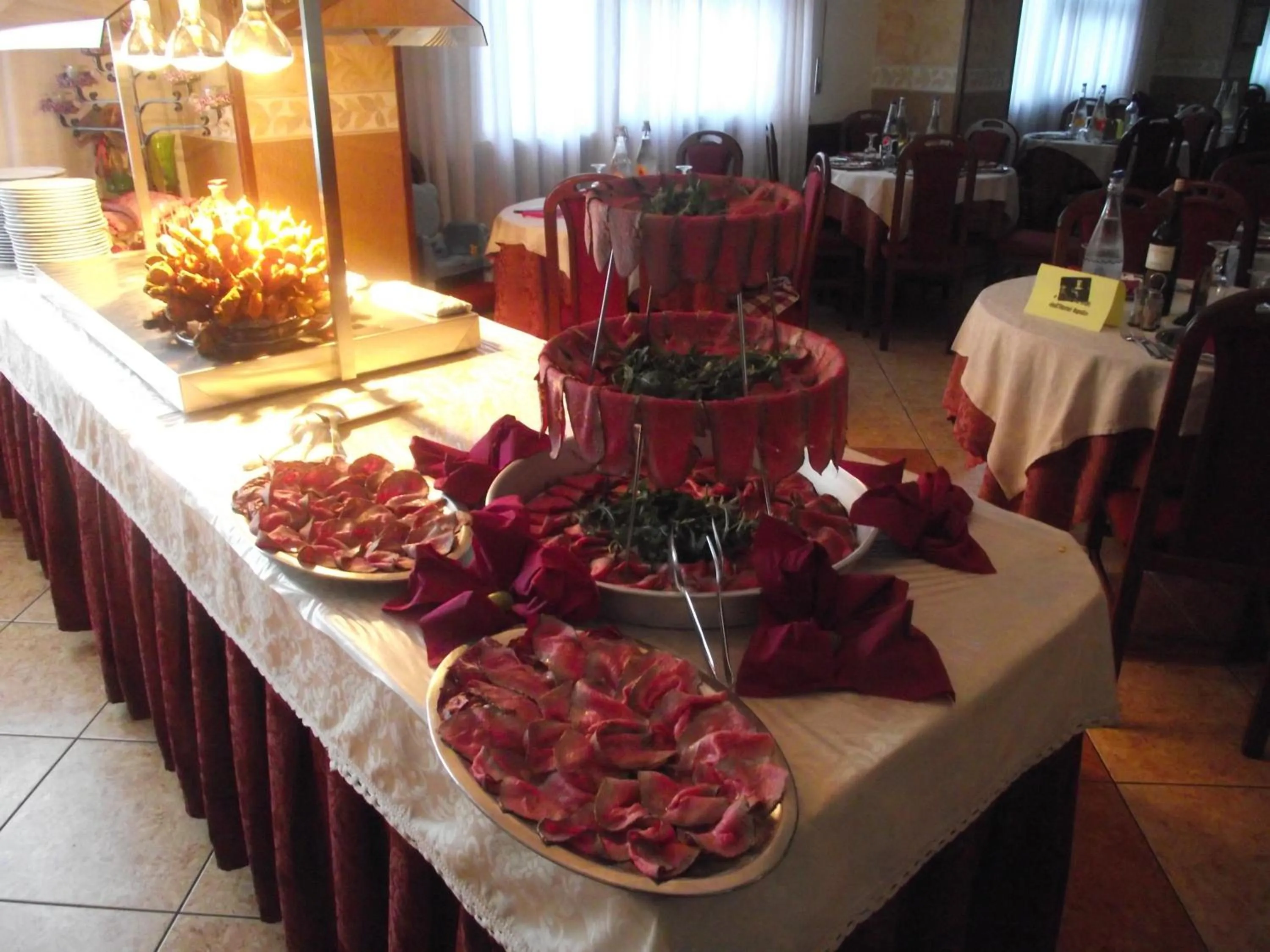 Restaurant/places to eat in Hotel Apollo