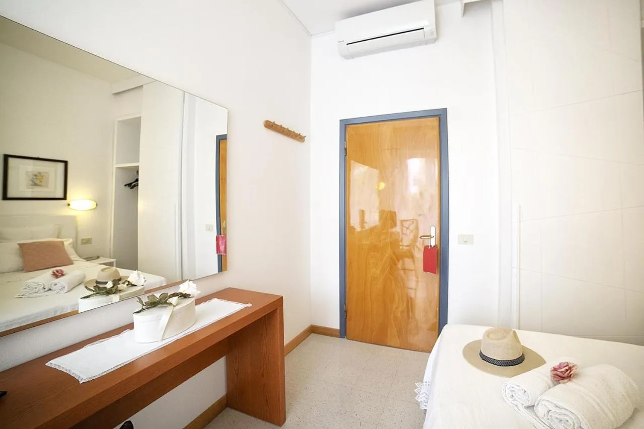 Bedroom, Bed in Hotel Pinocchio