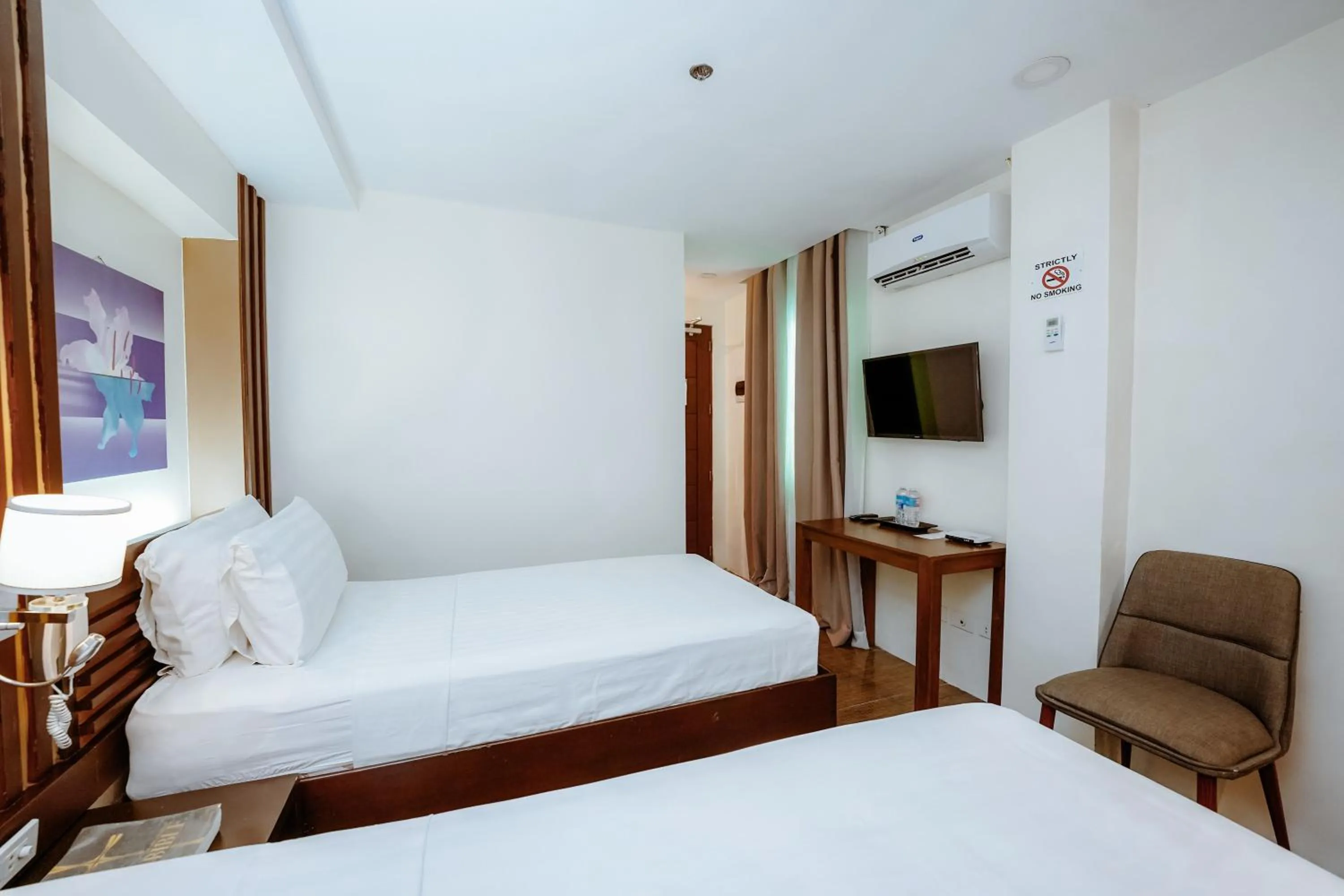 Bedroom, Bed in Emerald Boutique Hotel