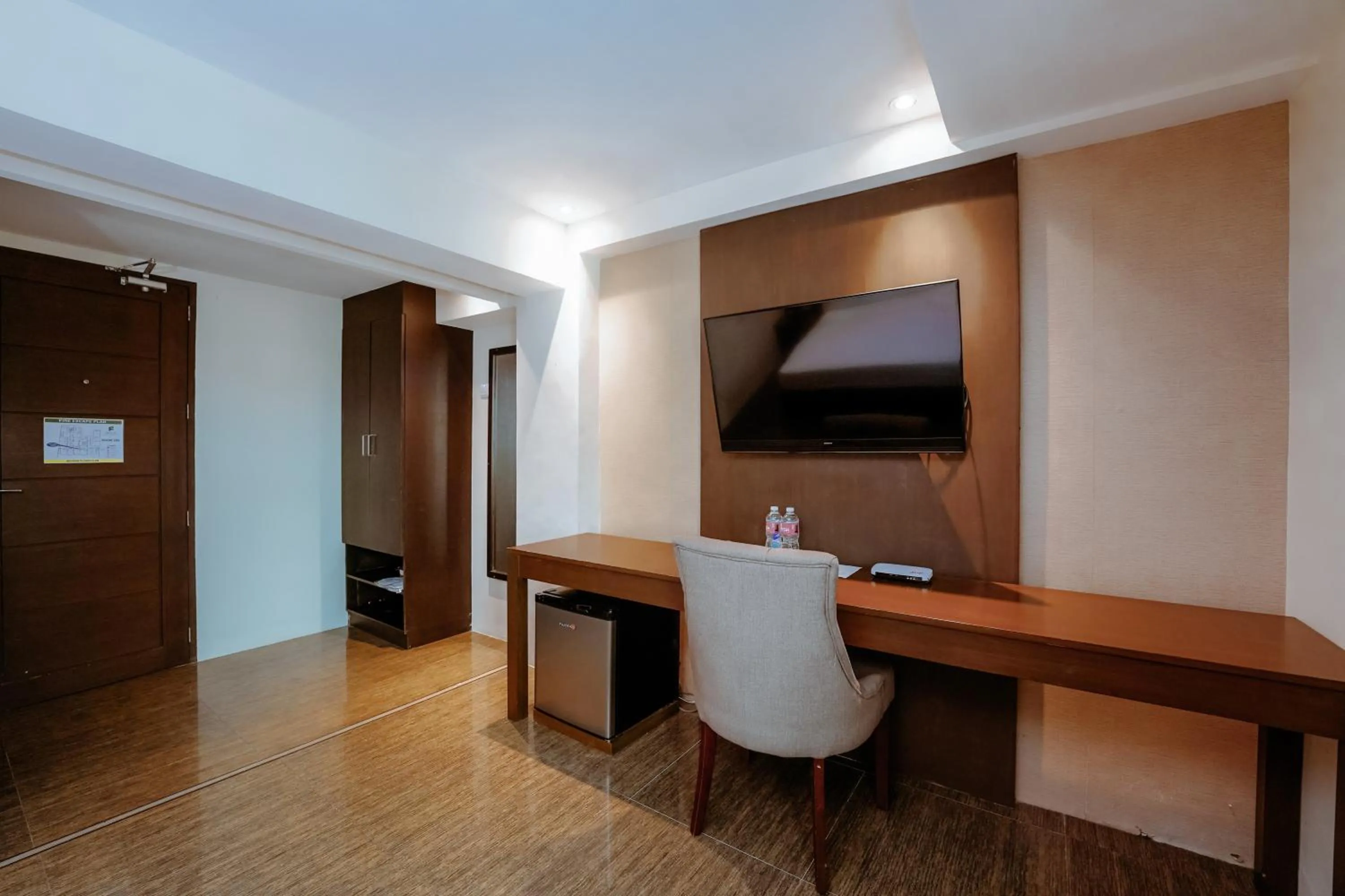 TV and multimedia in Emerald Boutique Hotel