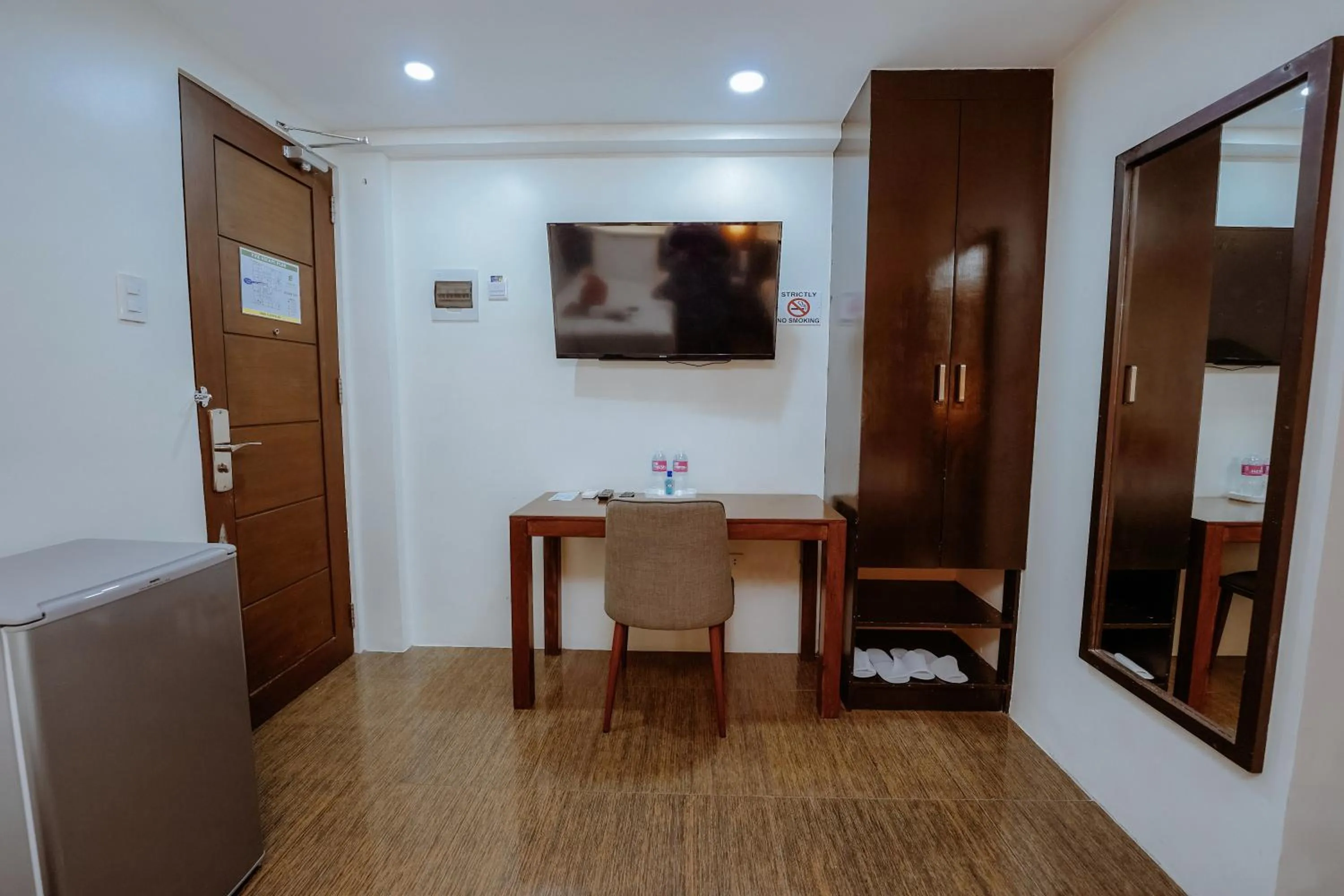 TV and multimedia in Emerald Boutique Hotel