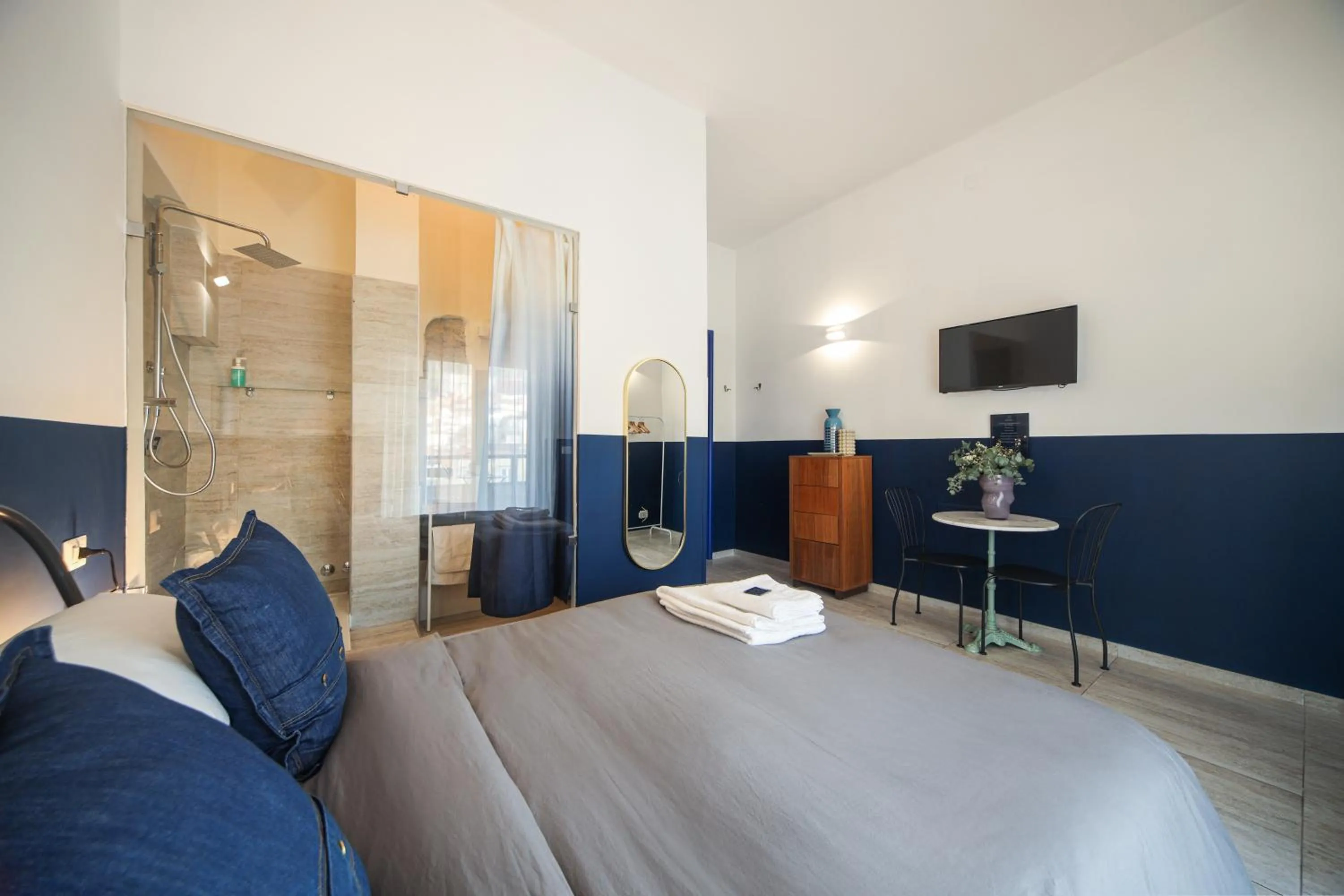 Photo of the whole room in Salotto Borbonico