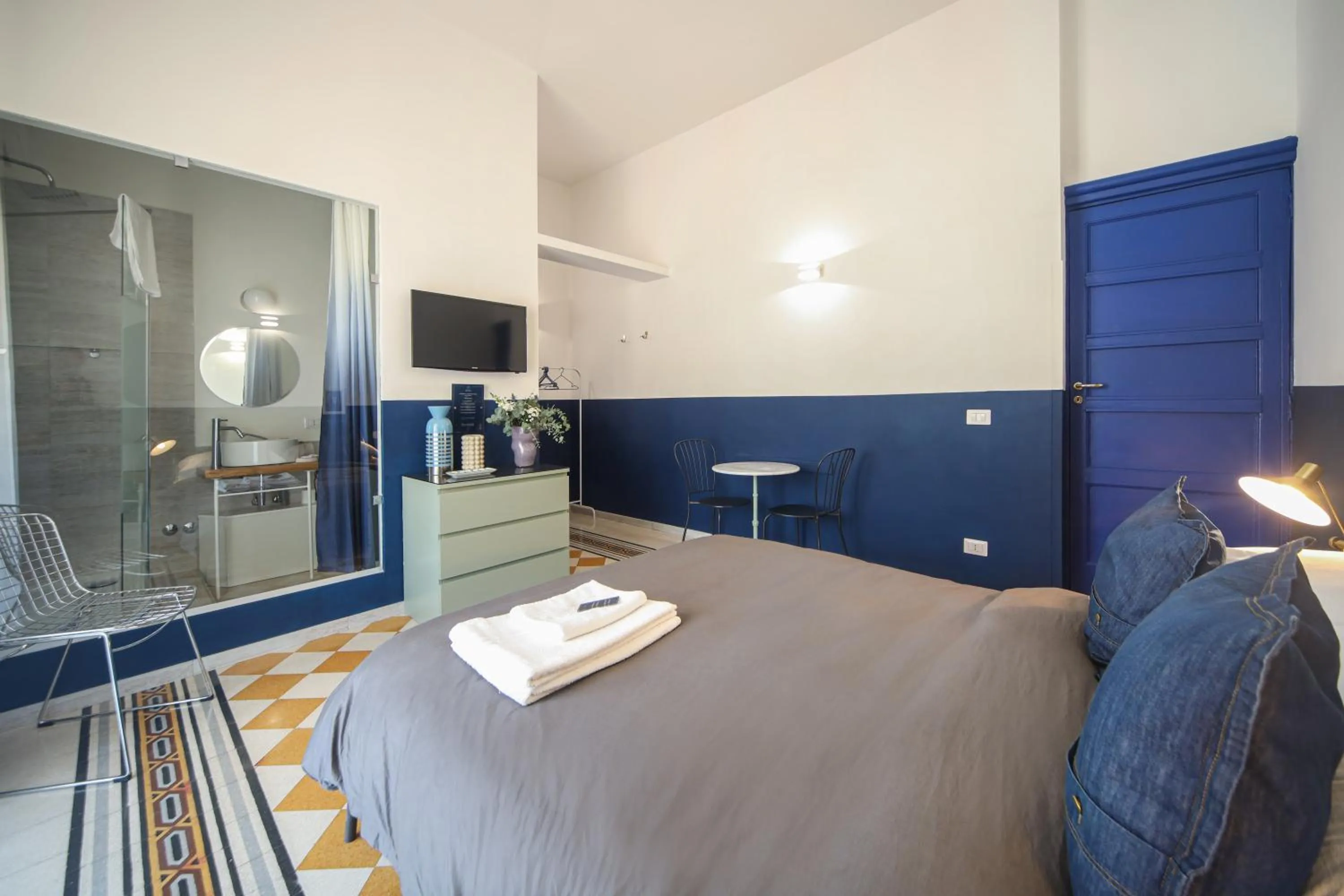 Photo of the whole room in Salotto Borbonico