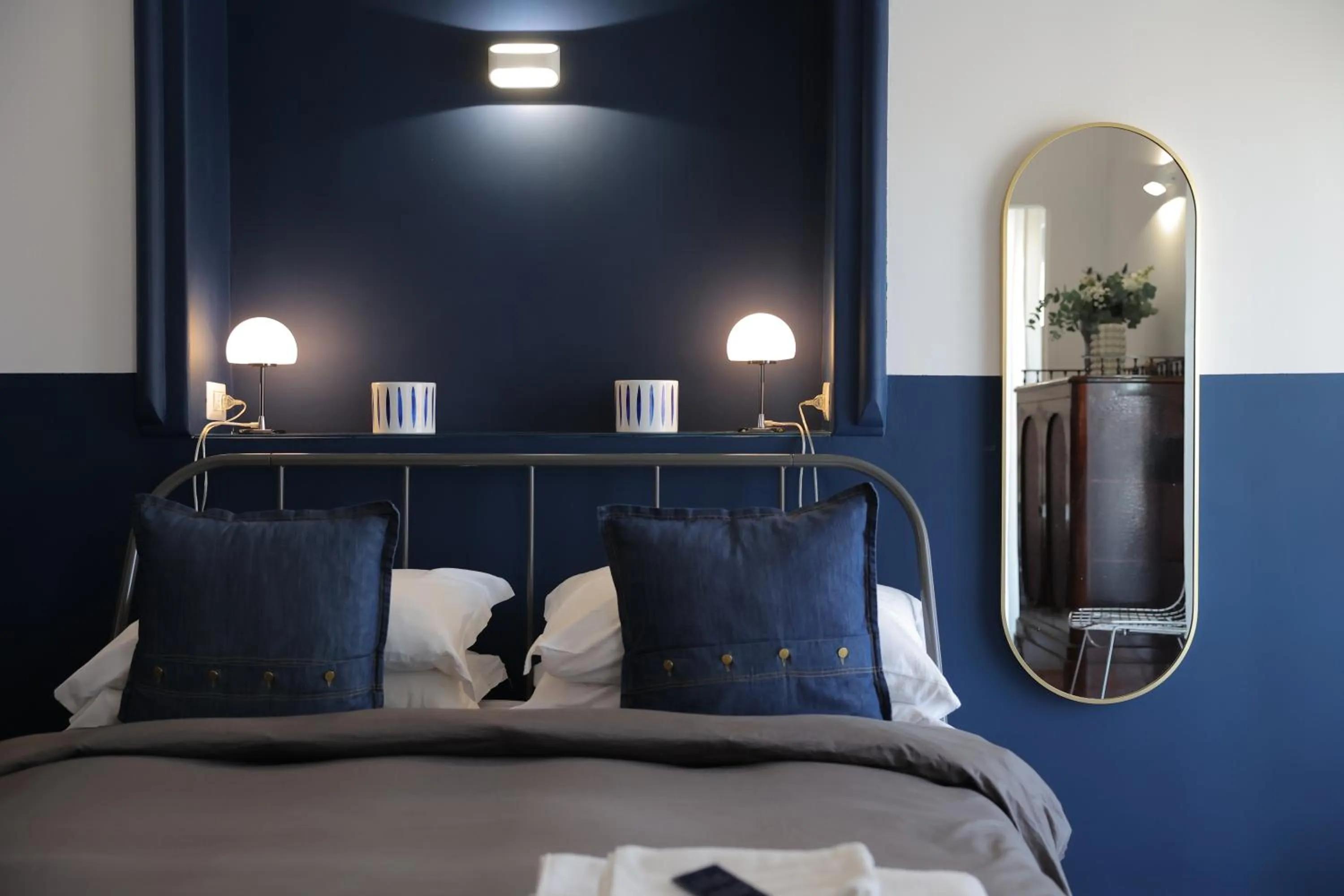 Decorative detail in Salotto Borbonico